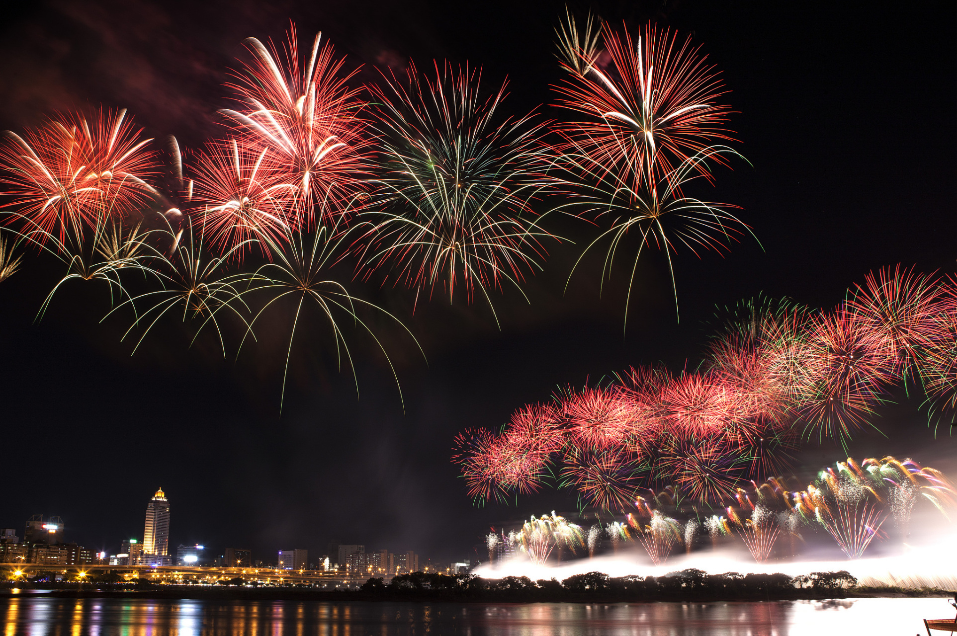 长沙的多个热门景点取消跨年烟花秀,这一举措是否有助于环境保护?