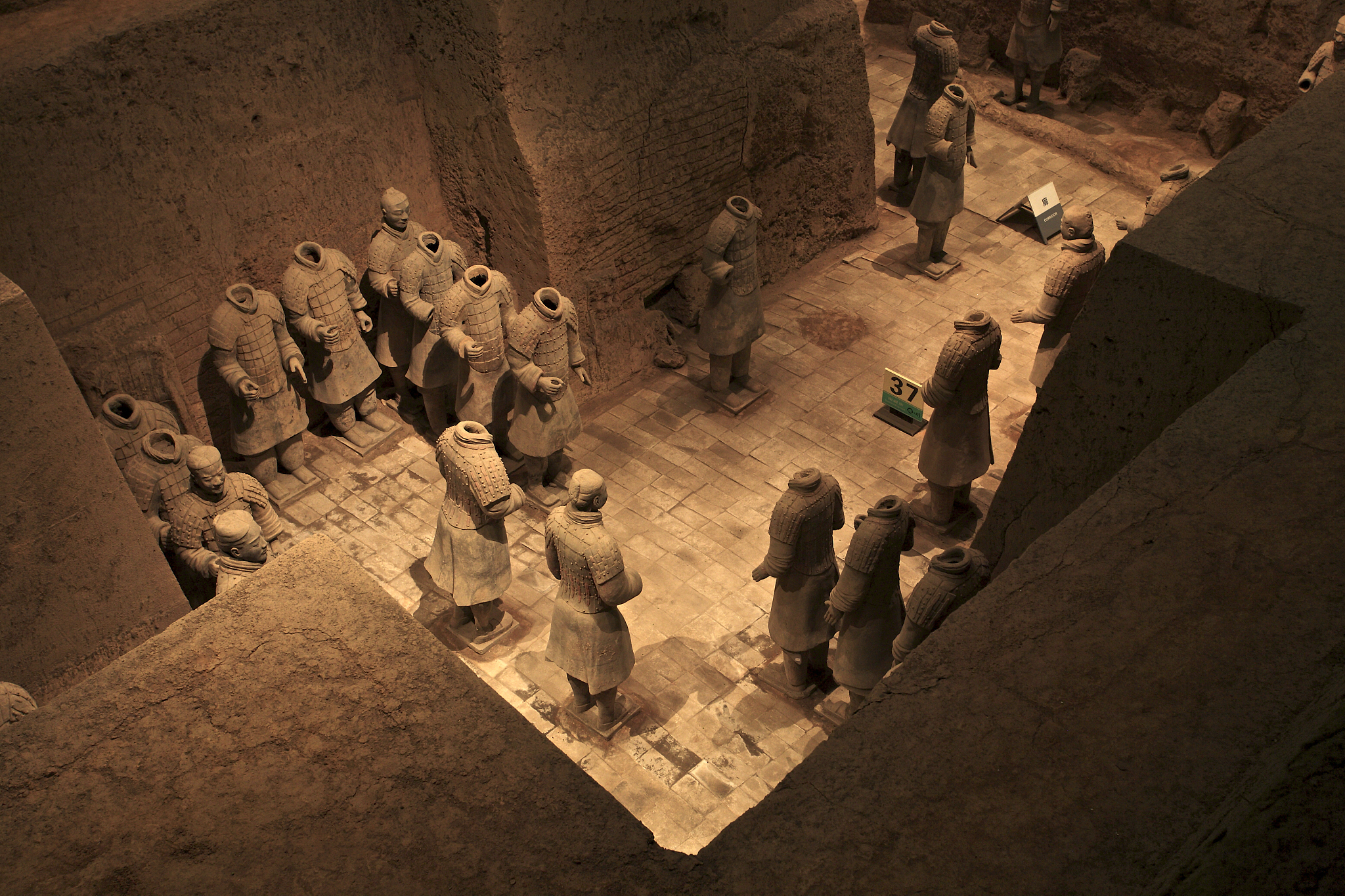 在秦始皇兵马俑观看时,为何要看好自己手机?导游:当心有去无回