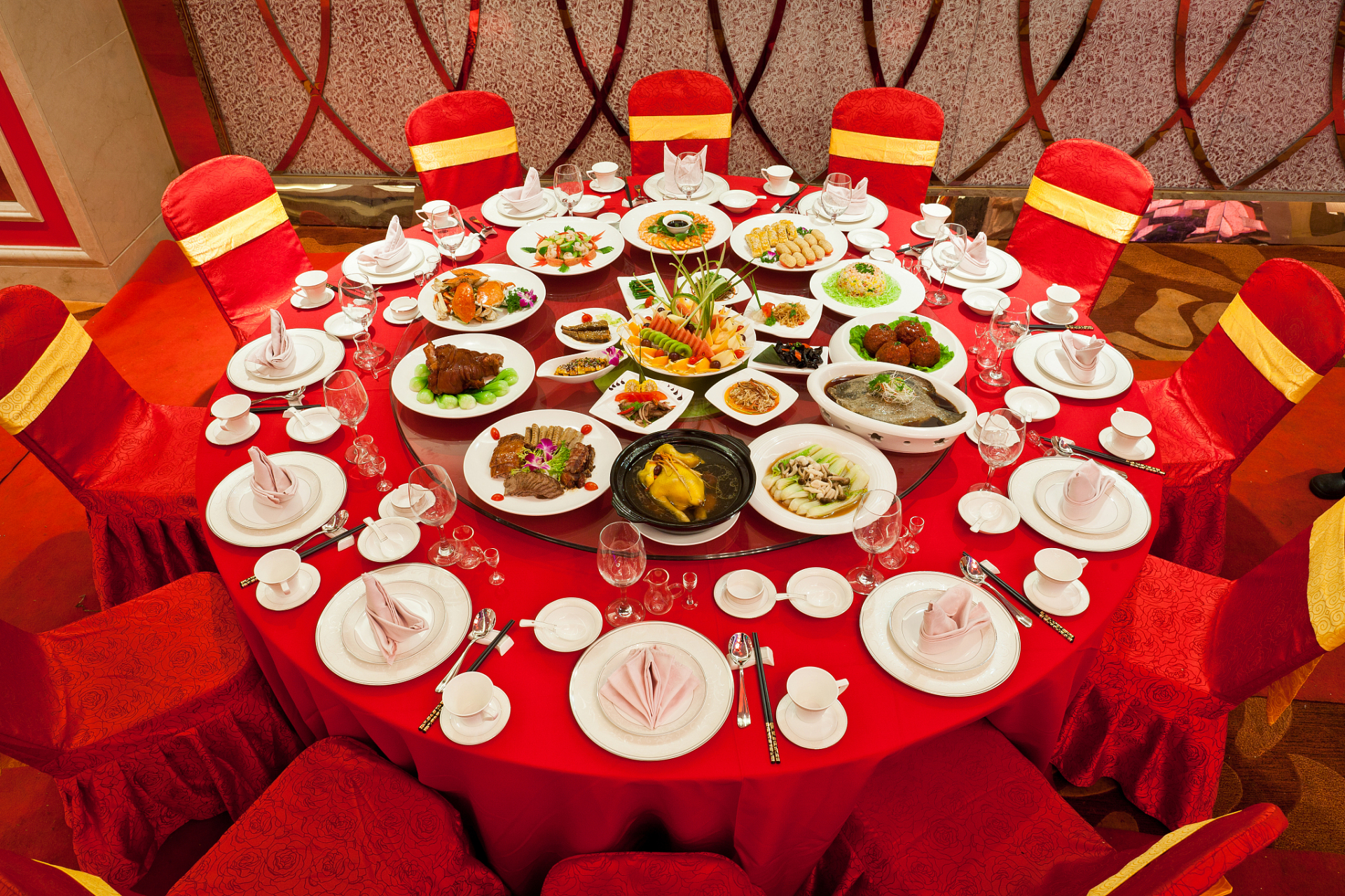 于是下班后,约相熟的十几个同事一起吃个饭.