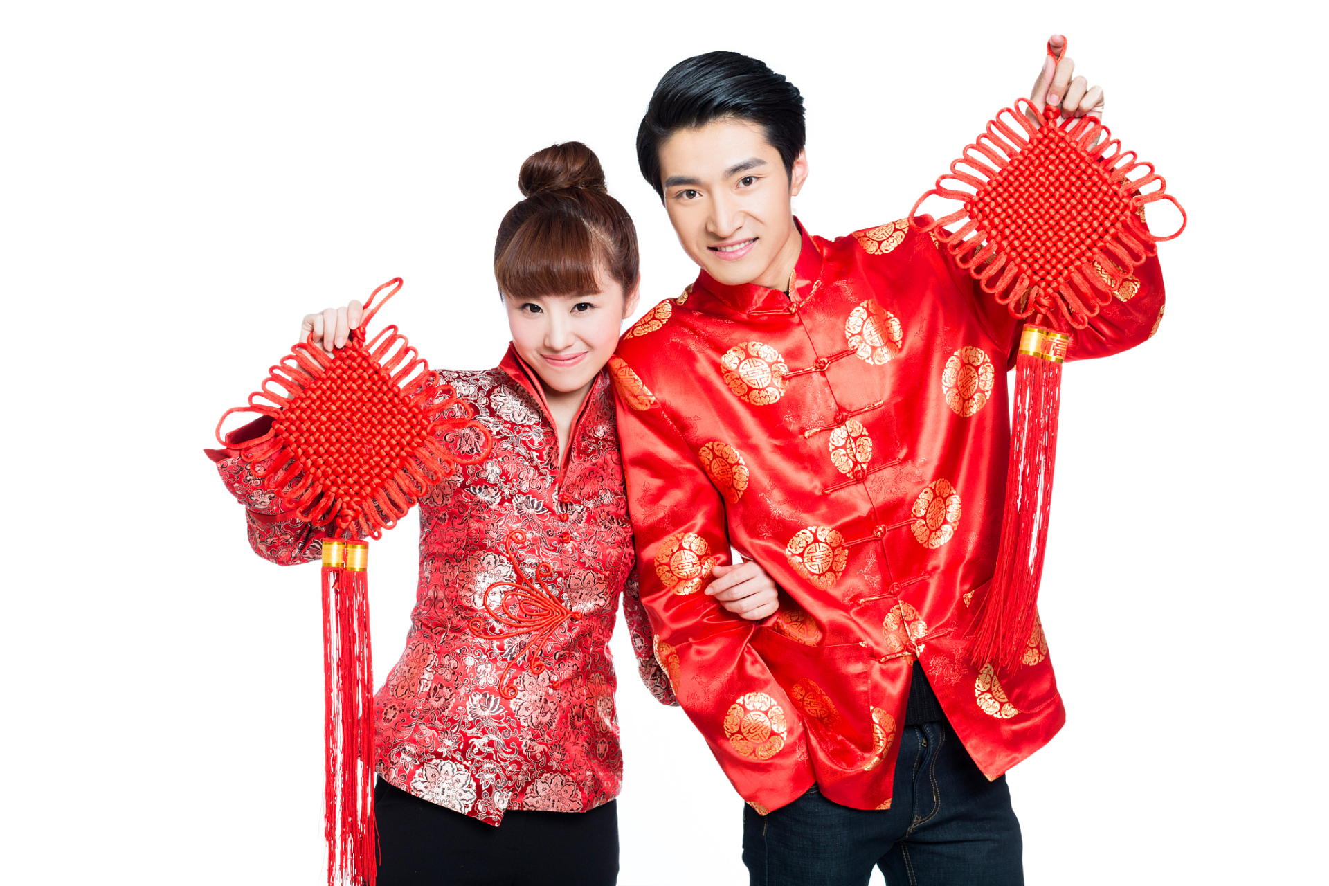 春节的传统服饰体现了中国文化的丰富多彩,主要包括: 1,汉服: 汉服是