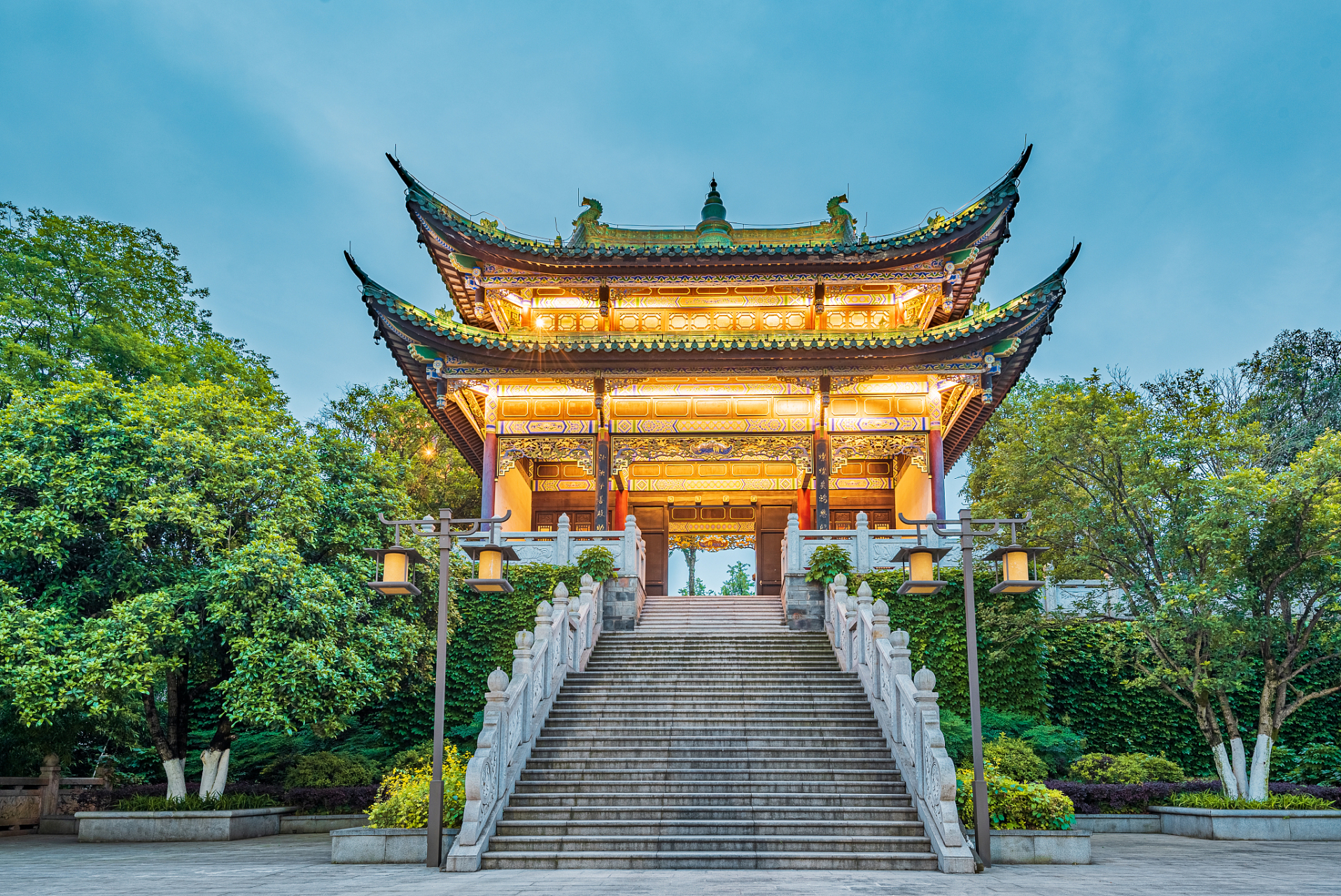 鸿恩寺森林公园位于重庆市江北区,面积逾千亩,在重庆主城仅次于中央