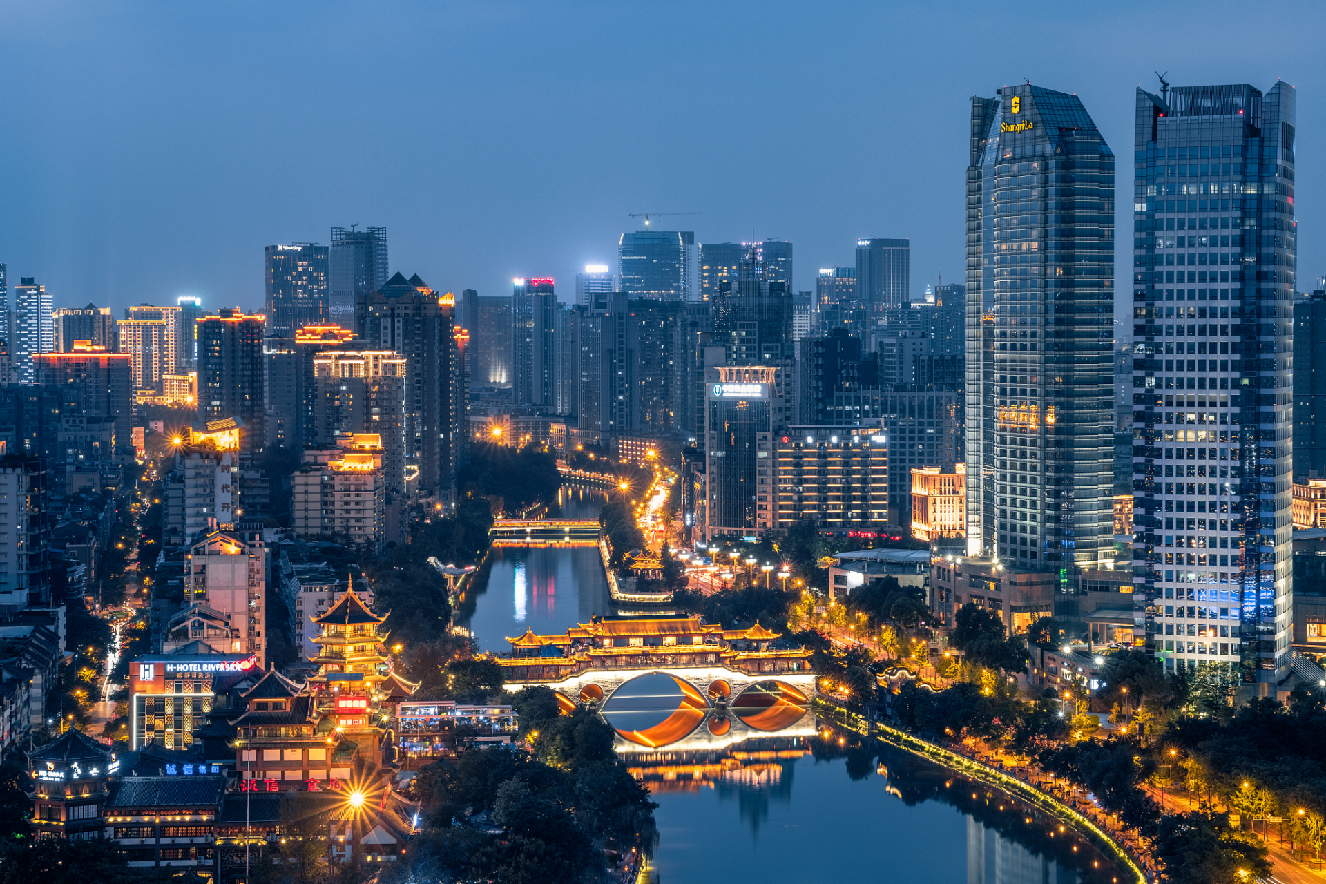 长沙,这座美丽的城市,有着许多令人陶醉的夜景!