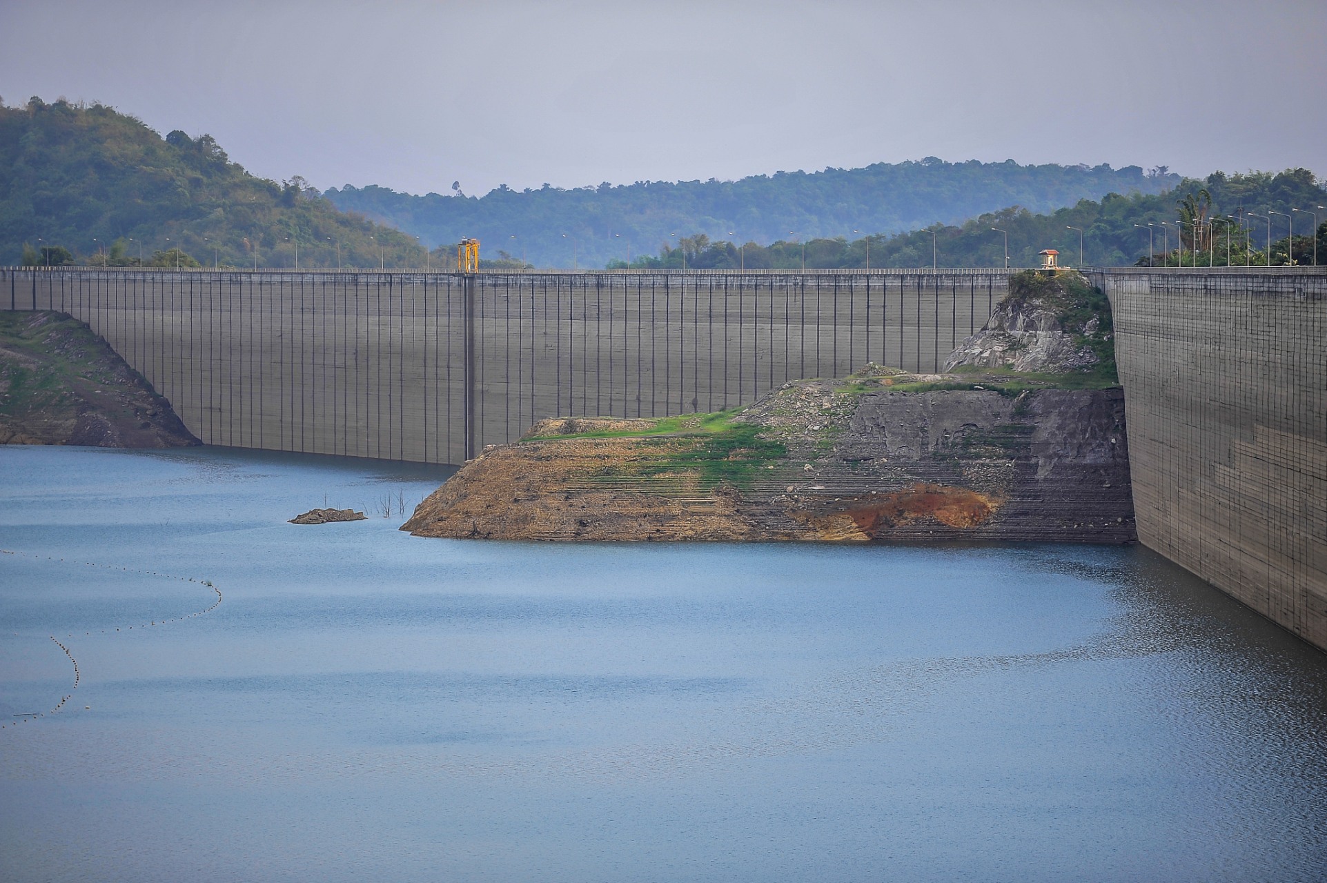 水库堤坝防渗膜# 水库堤坝防渗膜是一种专门用于水库堤坝防渗工车的