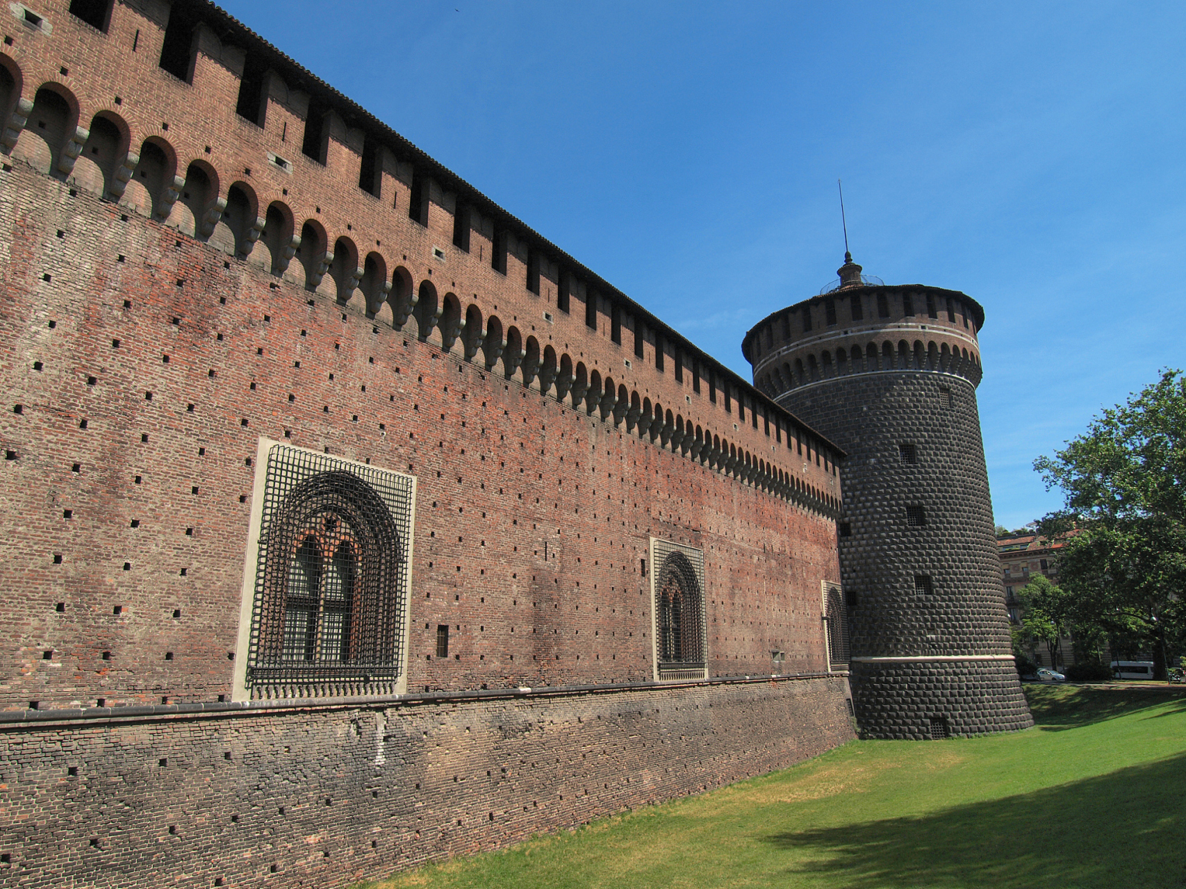 斯福尔扎城堡 (castello sforzesco)是米兰最重要的建筑之一,是城市