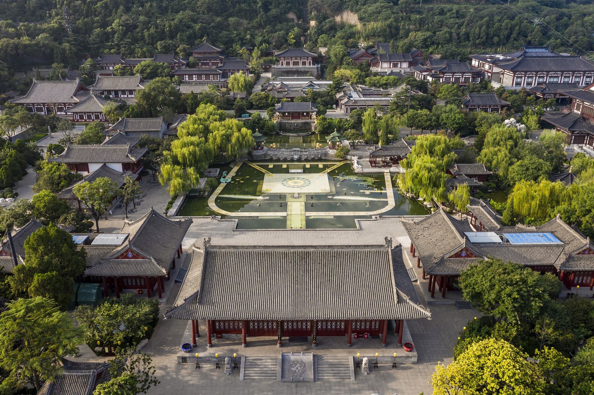 西安華清宮,它被稱為皇家四大園林之一,這名號並非浪得虛名,它背靠倚