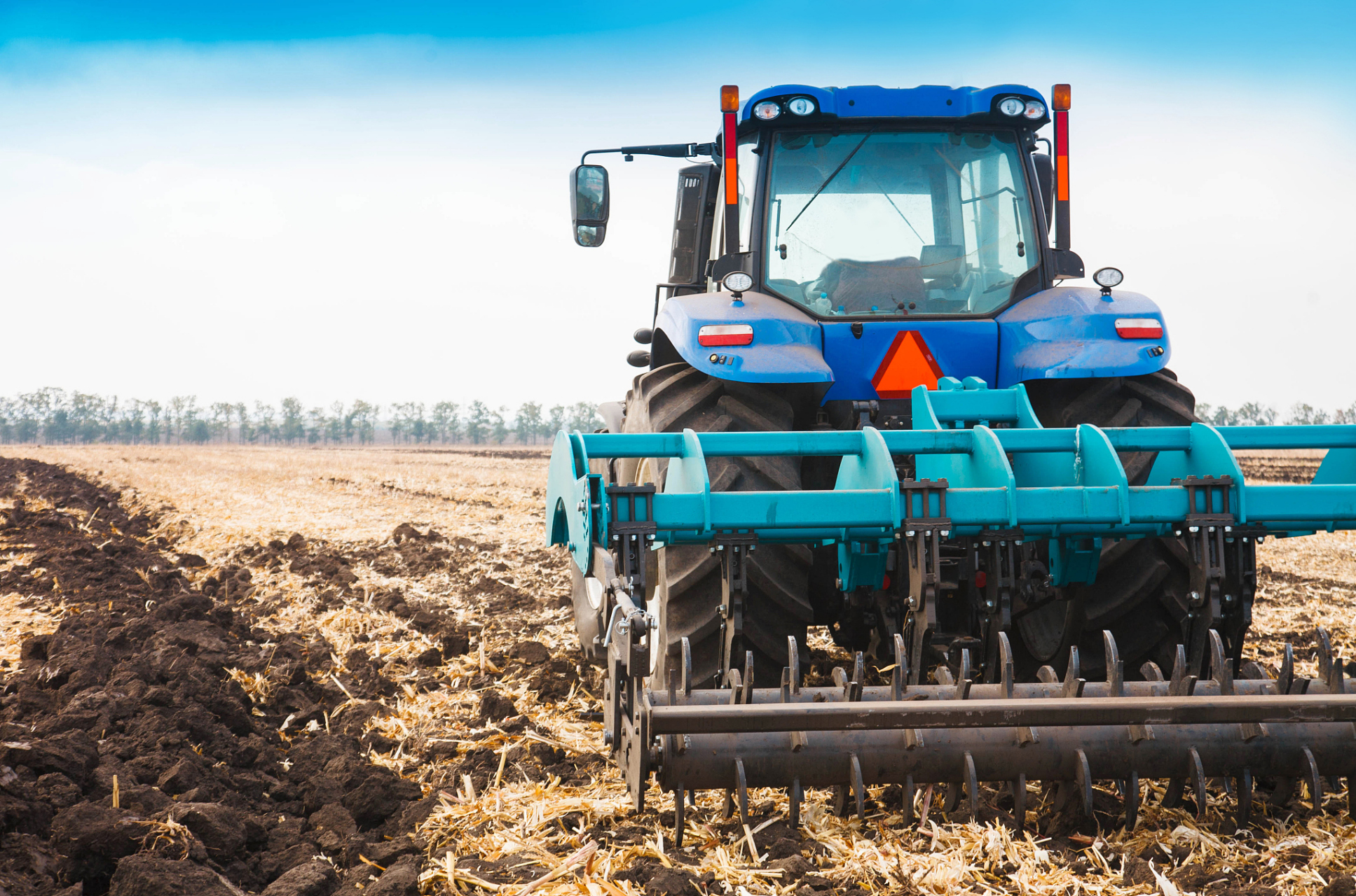 农用微型耕机是一种农田作业机械,可进行耕整地,开沟,筑埂,种植,施肥