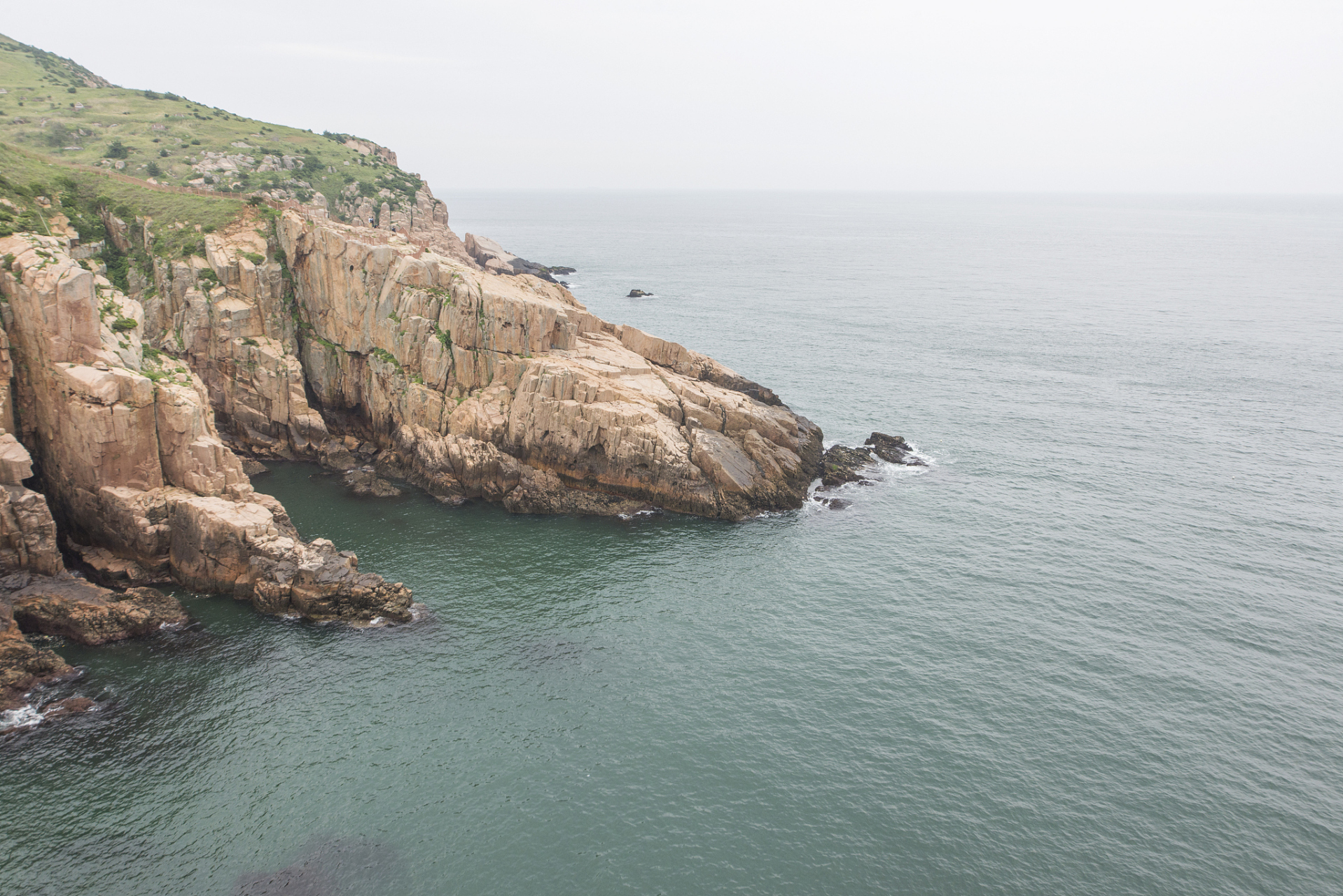 热点引擎计划# 青岛灵山岛,作为青岛著名旅游景点之一,以其美丽的