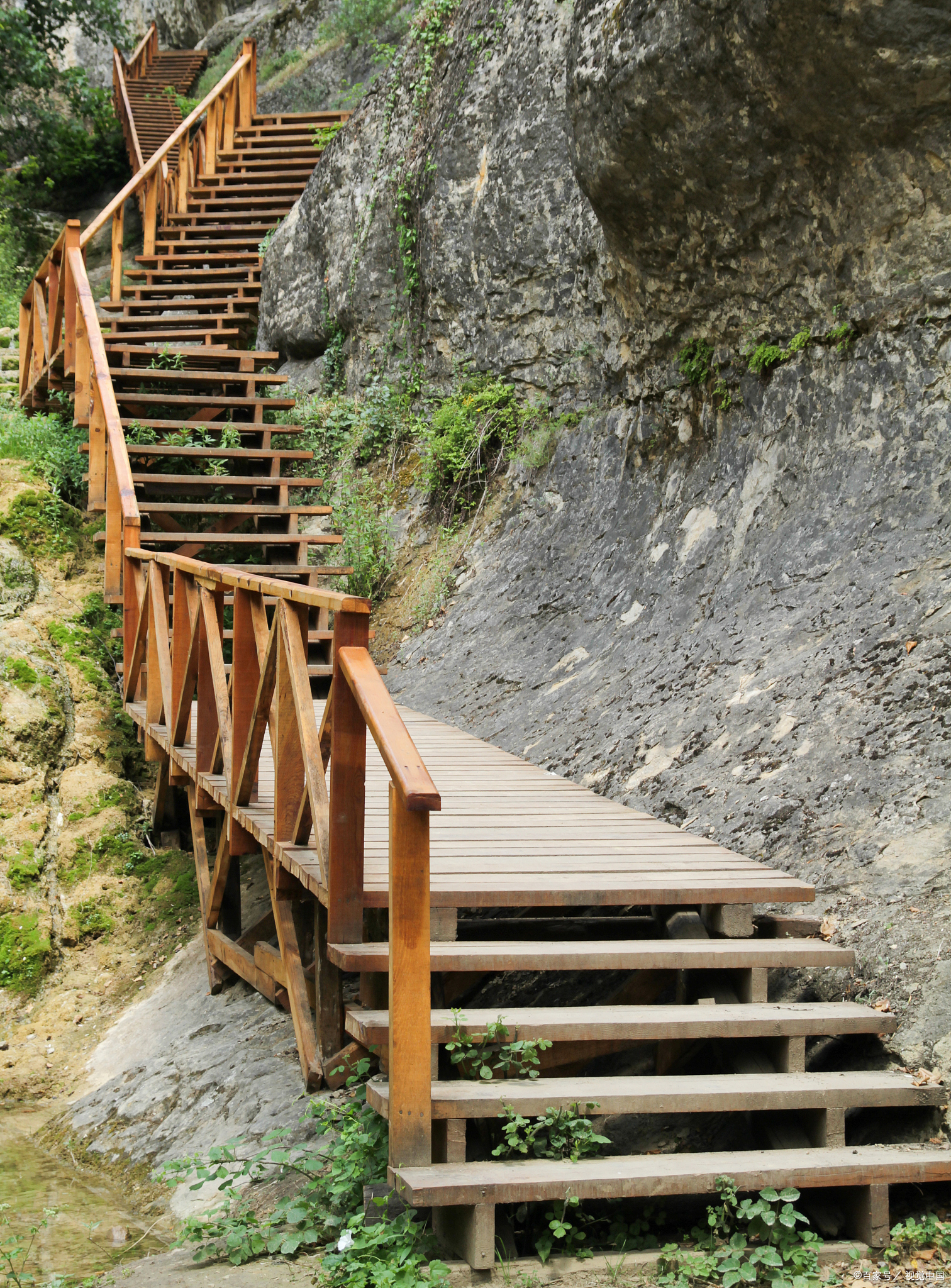 他是个搞设计的工程师,她是中学毕业班的班任老师