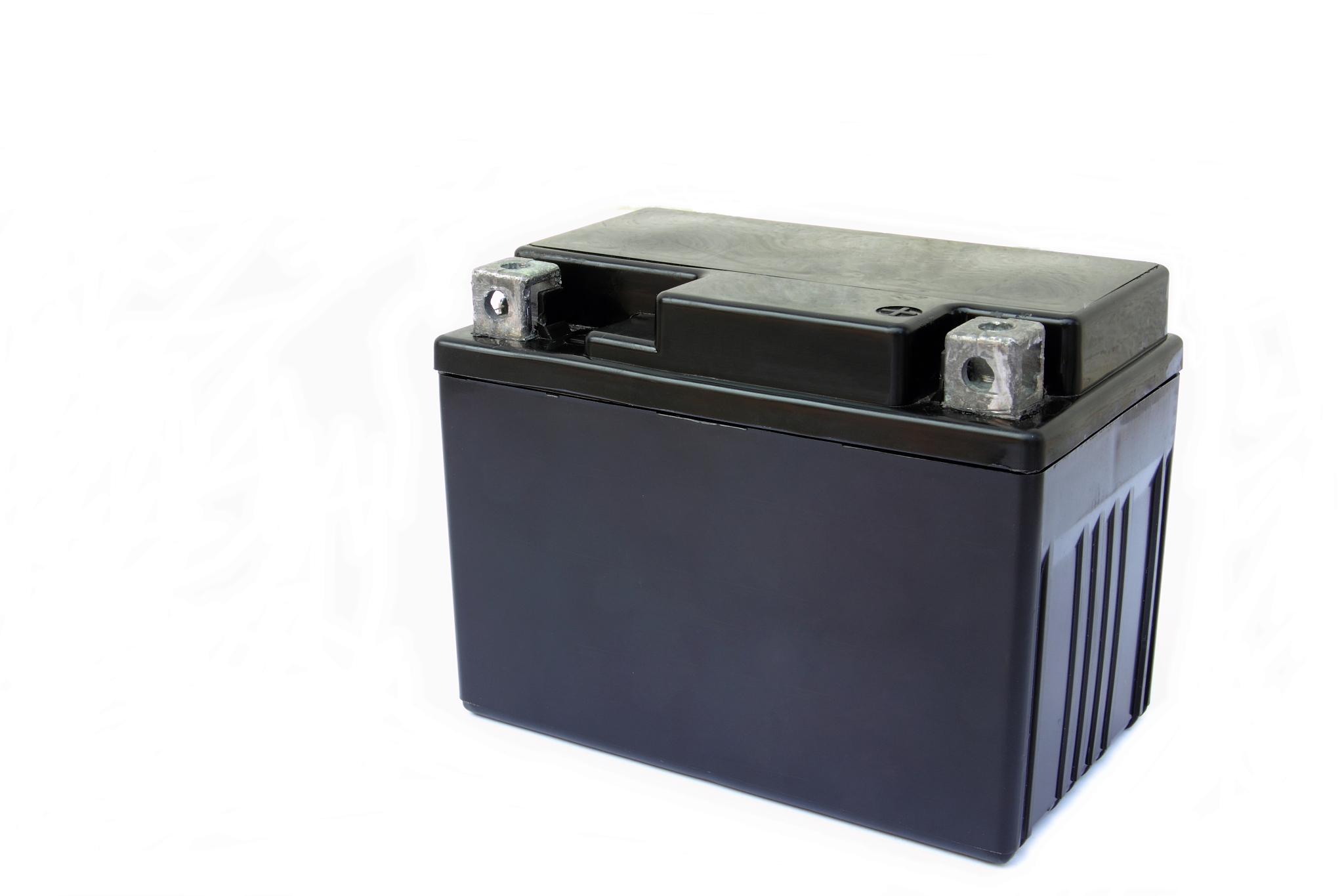 三元锂电池因为高能量密度和长续航能力受到青睐,但存在起火爆炸风险