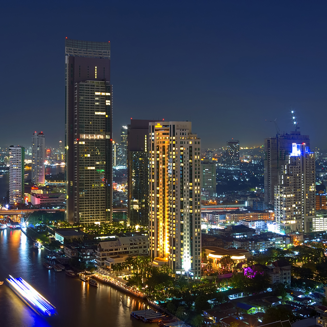 孟买是印度最繁华的城市之一,也是该国最大的经济中心之一.