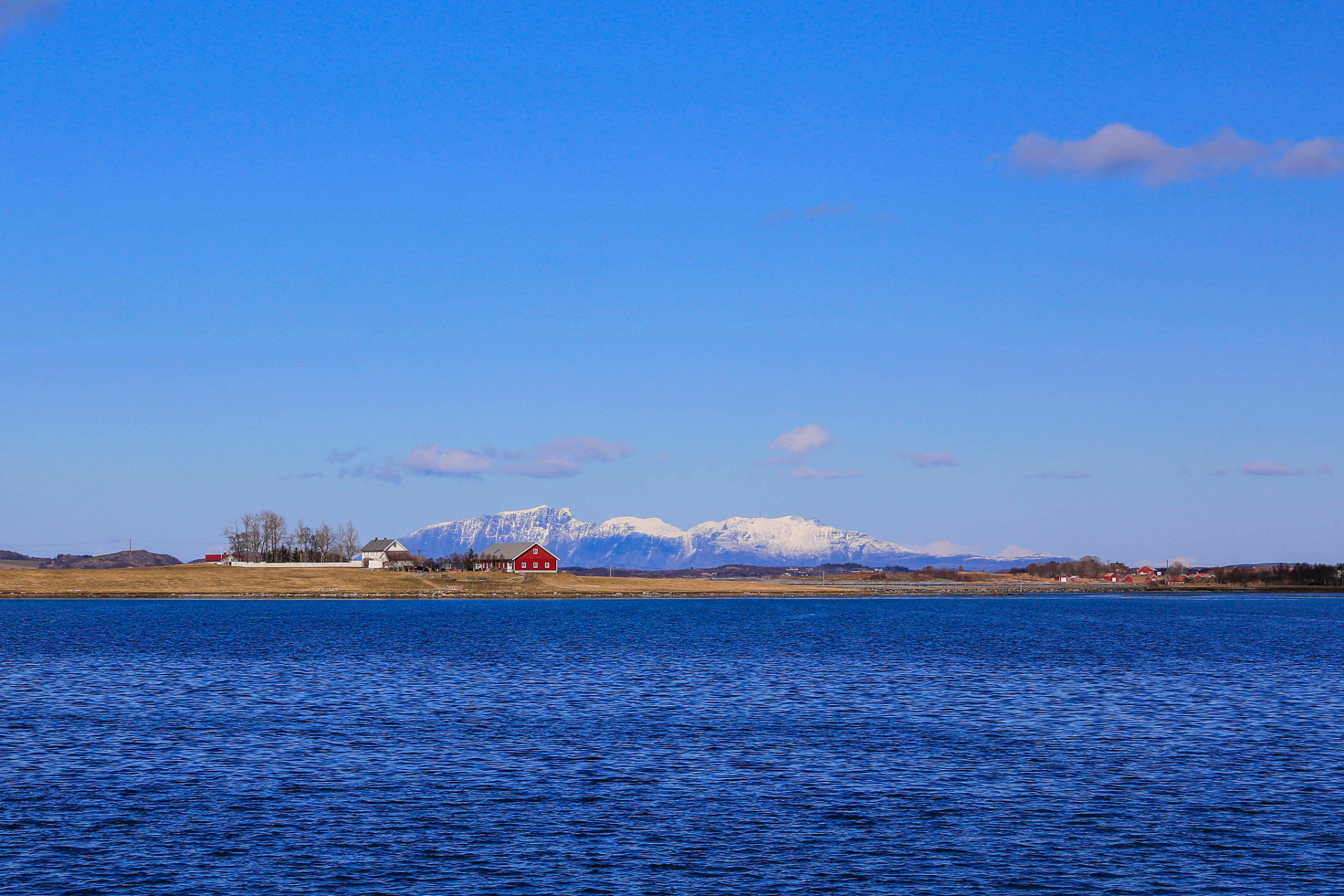 新疆福海乌伦古湖是自然风光与民俗文化交融的旅游胜地.