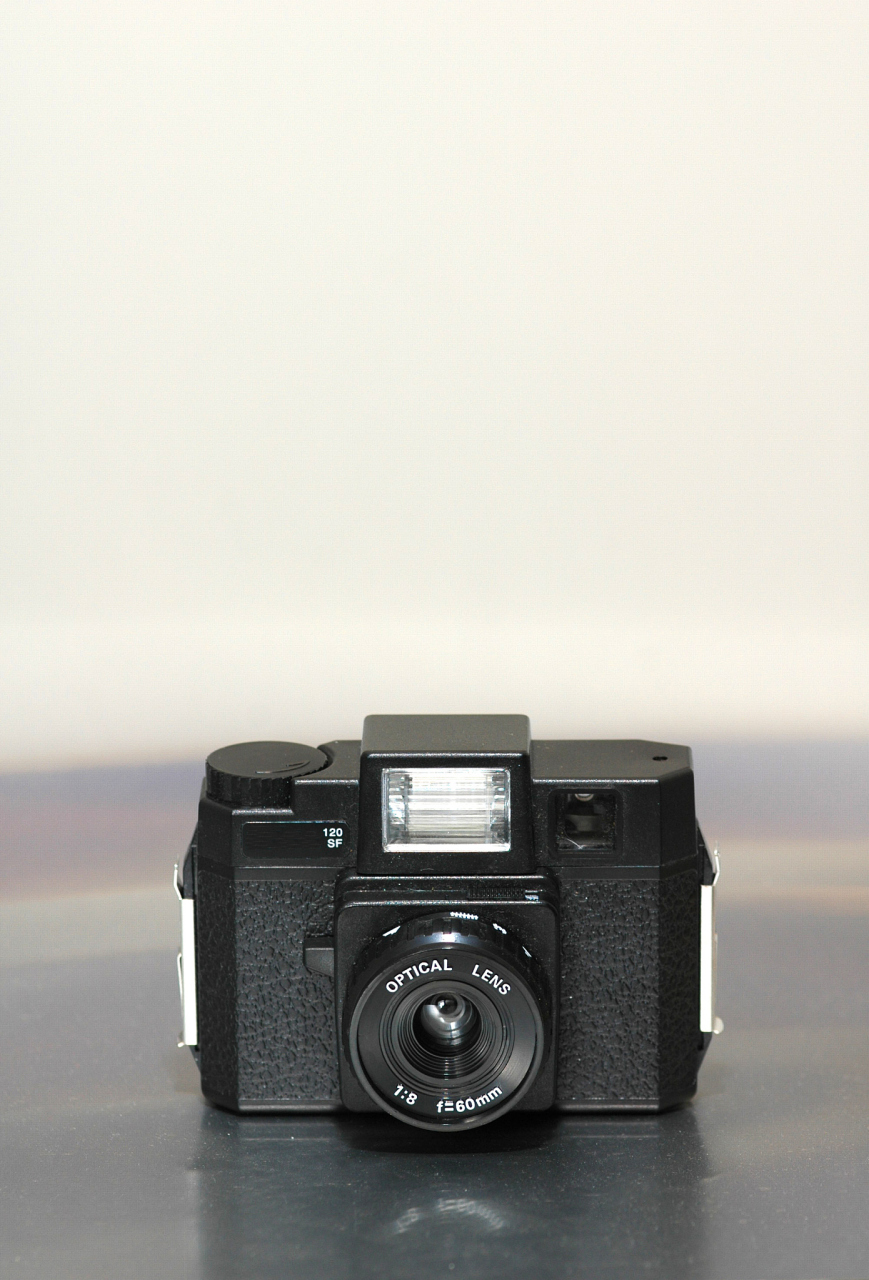 松下lx10是2016年上市的卡片机,它也有1英寸的大底传感器,现在是2023