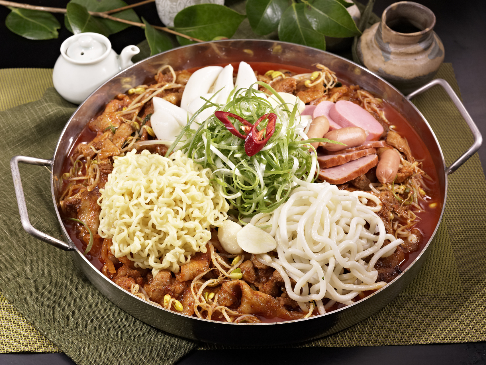 韩国的部队火锅真的是用美军的剩菜来做的吗?