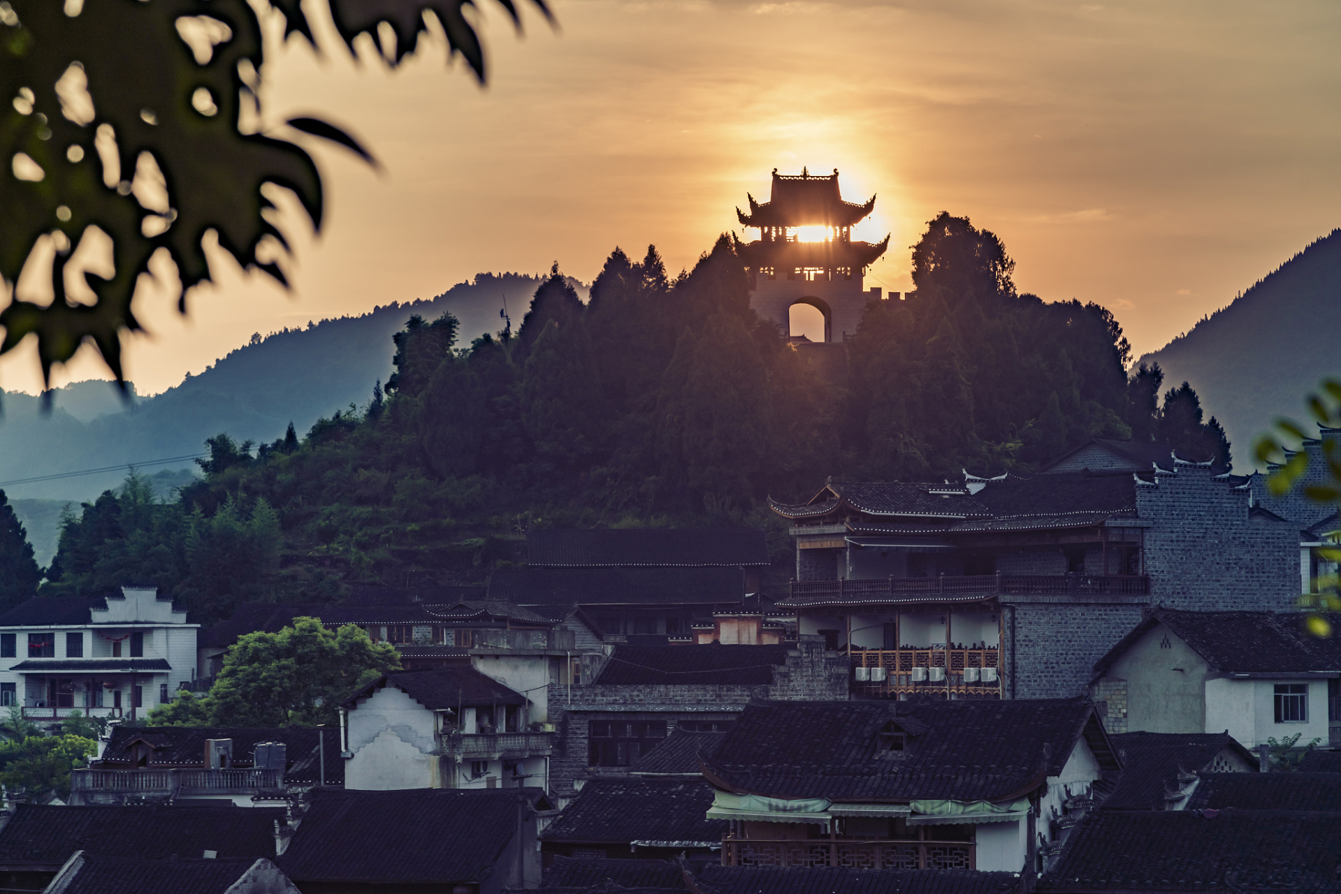 拥有洪江区洪江古商城,溆浦穿岩山景区,芷江侗族自治县唯楚酒庄观光园