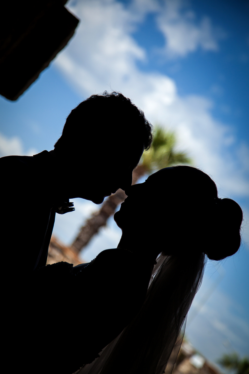 推荐使用冲牙器,有效清除食物残渣和牙菌斑,保持口腔清新