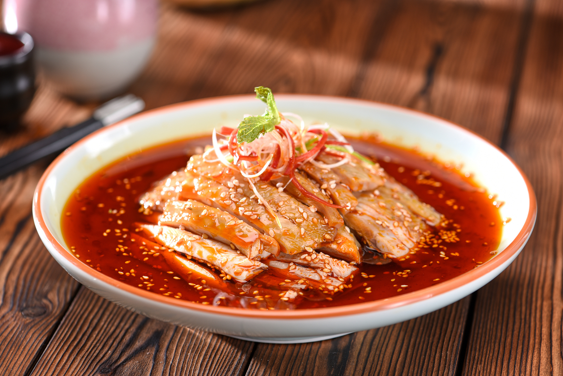 荥经棒棒鸡是四川名小吃,以独特口感和精湛工艺迷倒食客.