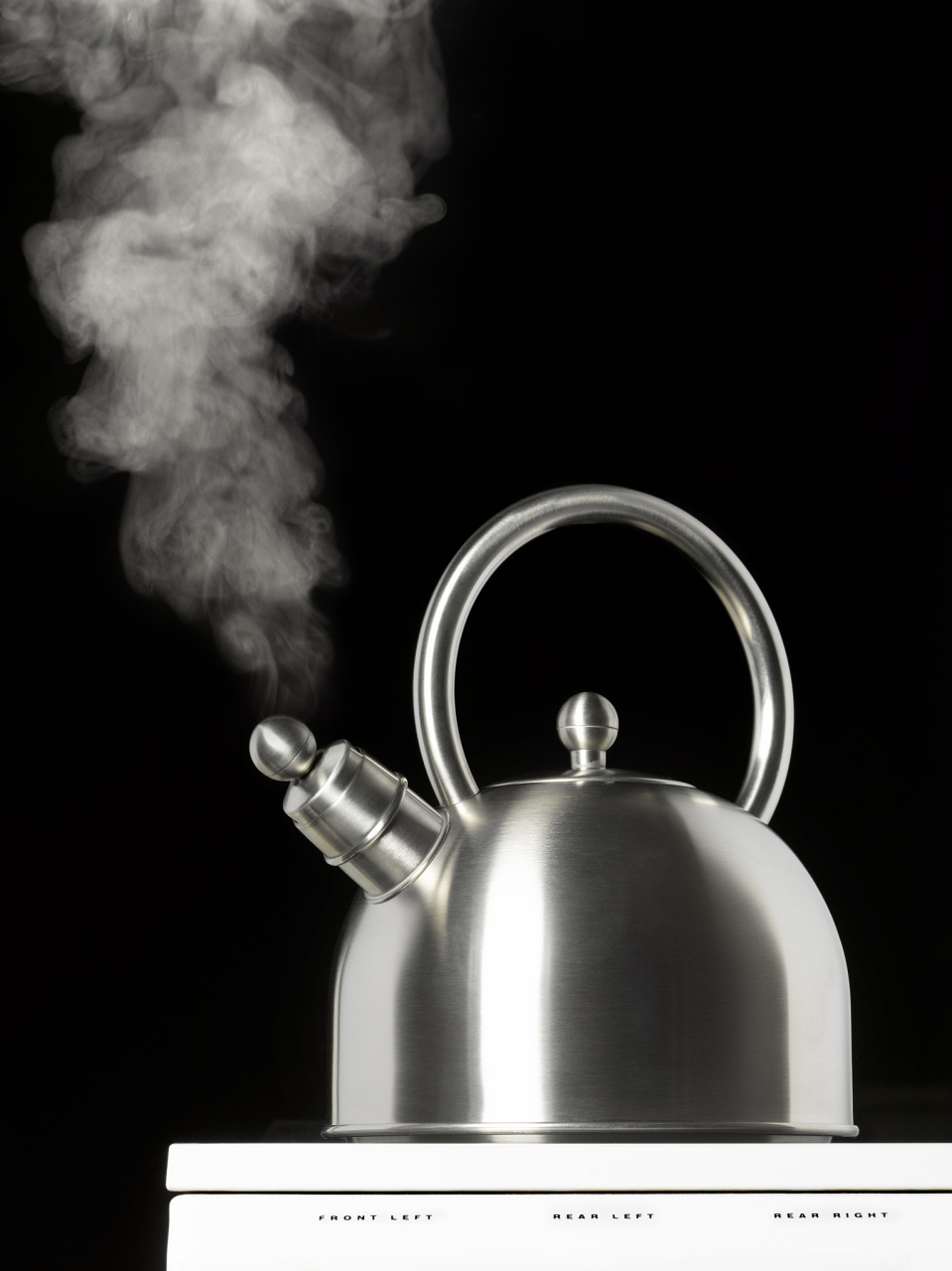 烧开水时,壶嘴附近几乎看不到"白气".