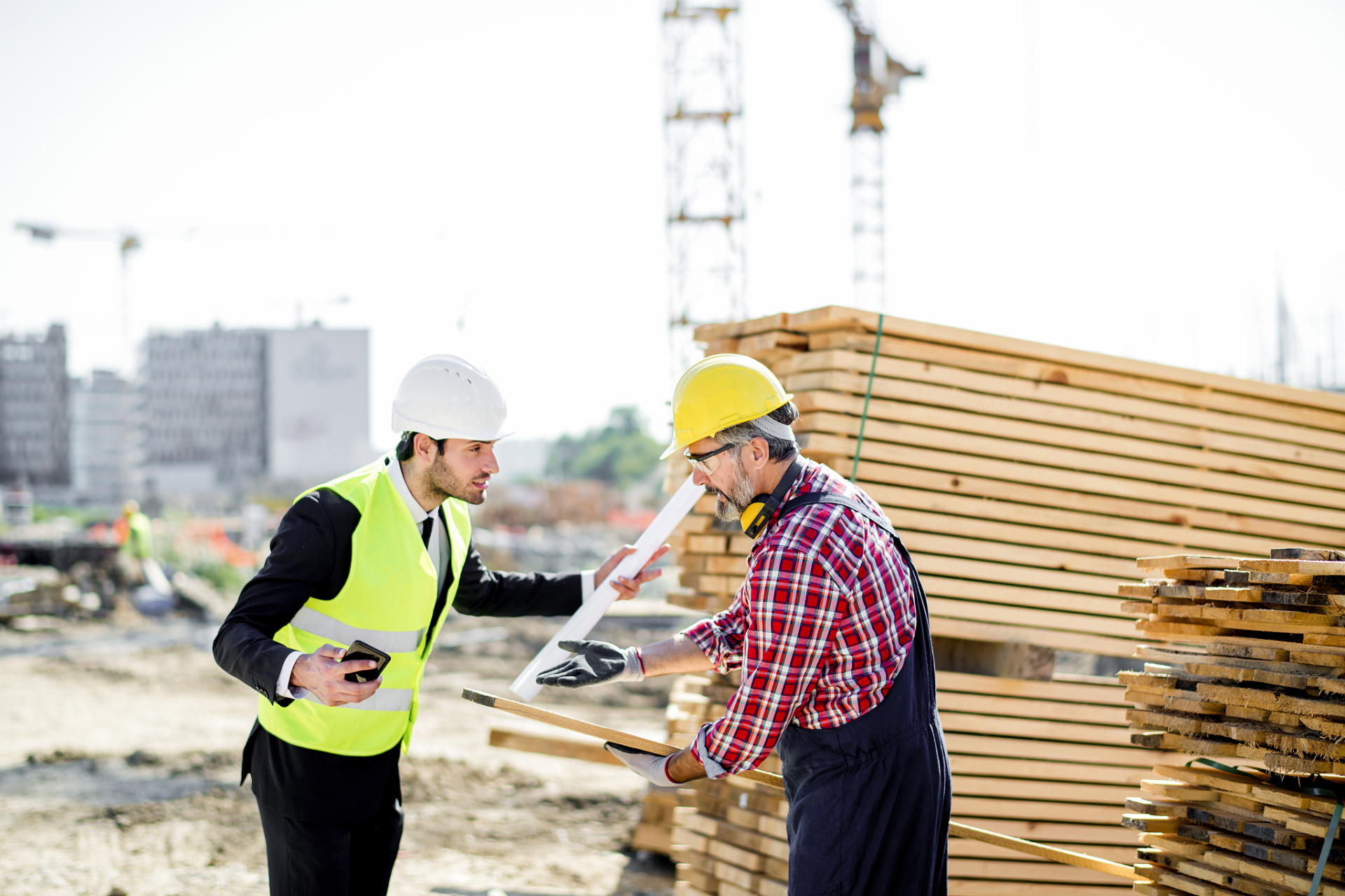 作为具有综合资质的工程监理企业,我们可承担各类工程项目的监理工作