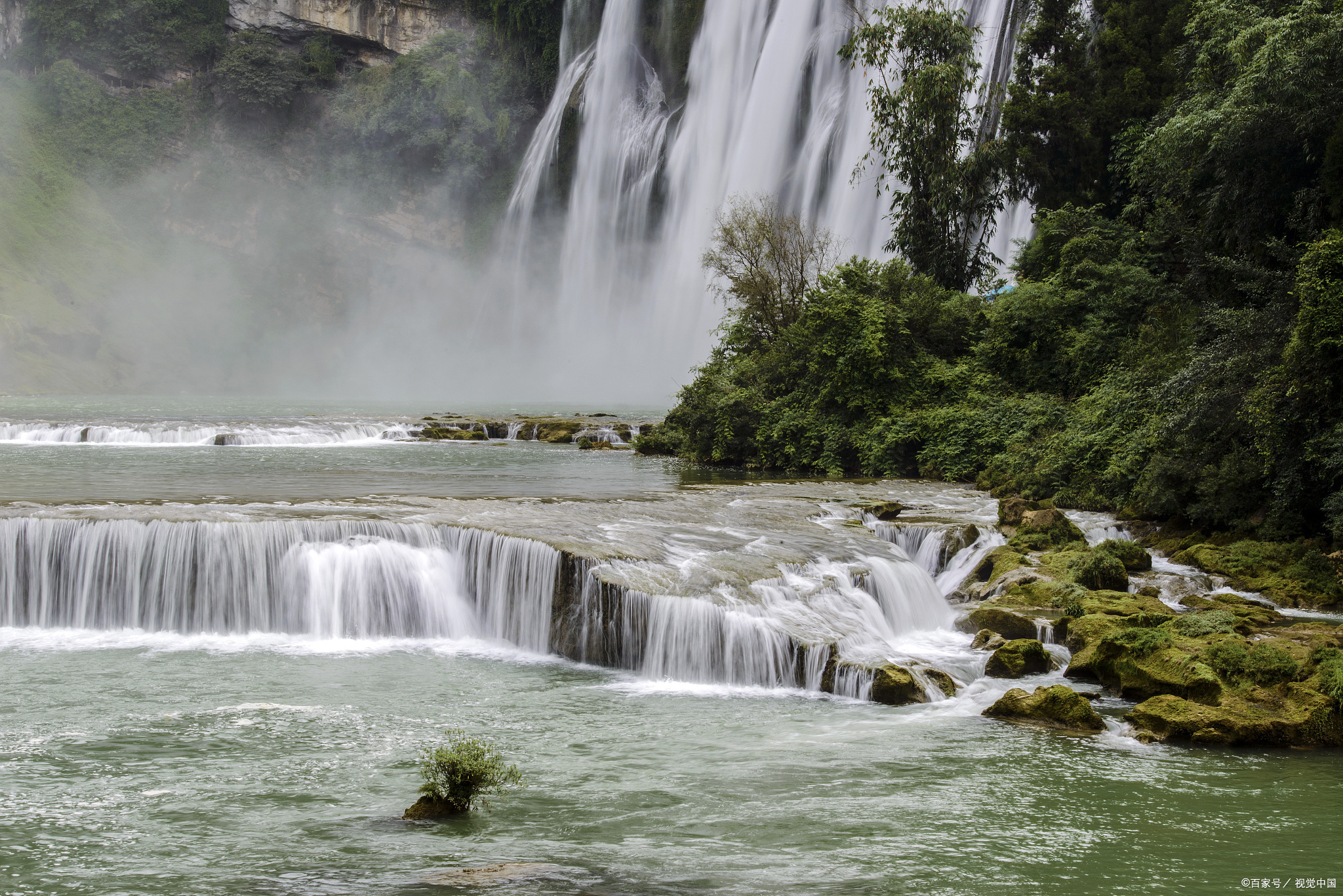 黄果树风景名胜区位于我国贵州省西南部,是我国著名的旅游景点,被誉为