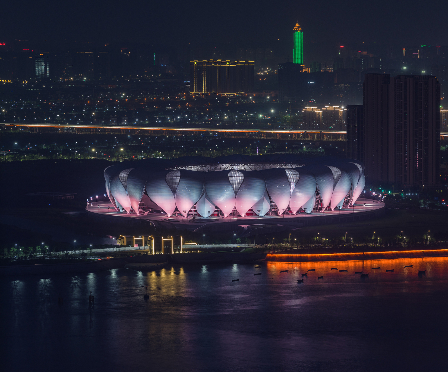 看亚运游杭州# 杭州是中国著名的历史文化名城,也是