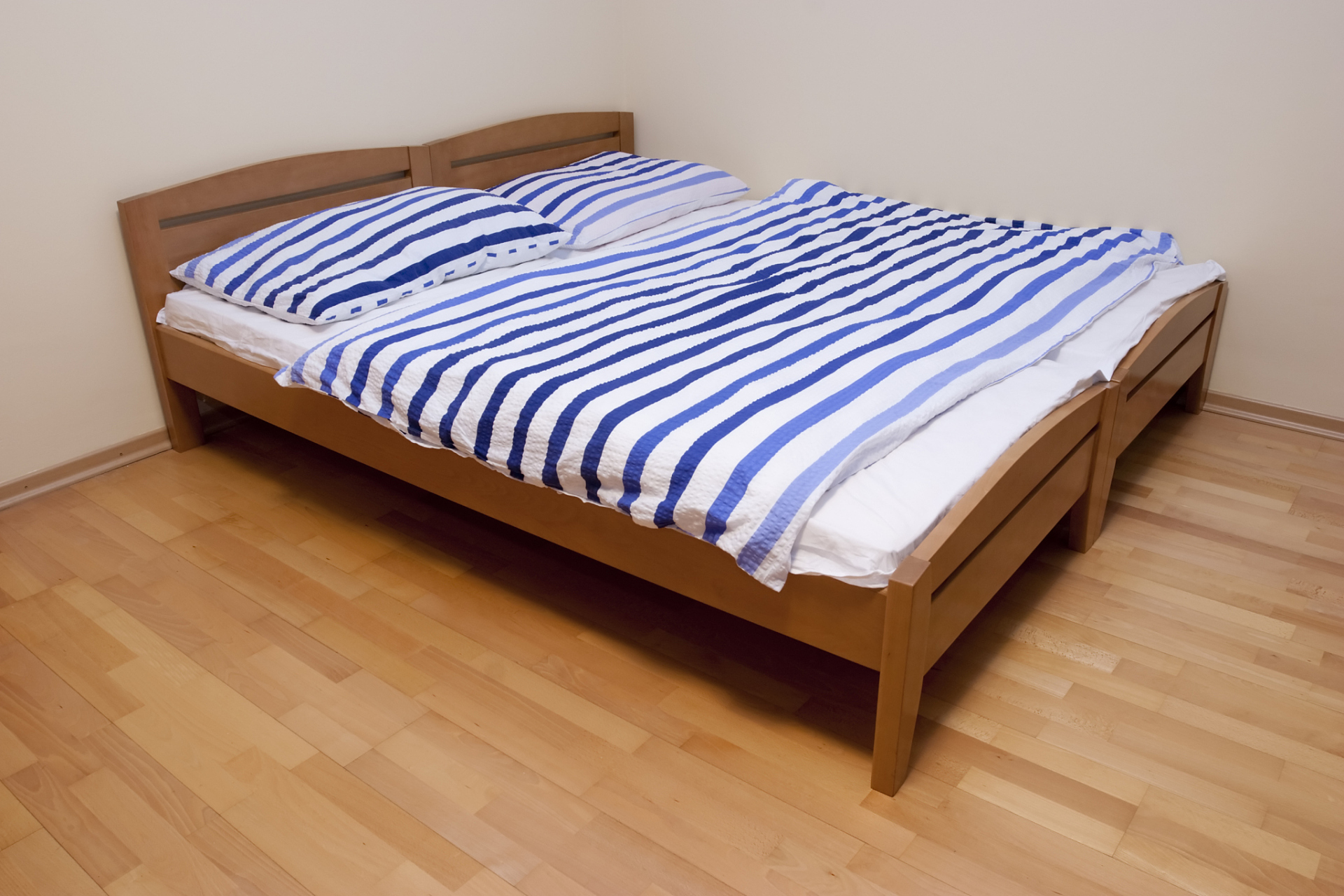 硬板床可能对皮肤,脊椎造成不良影响,导致疼痛,不适和其他健康问题