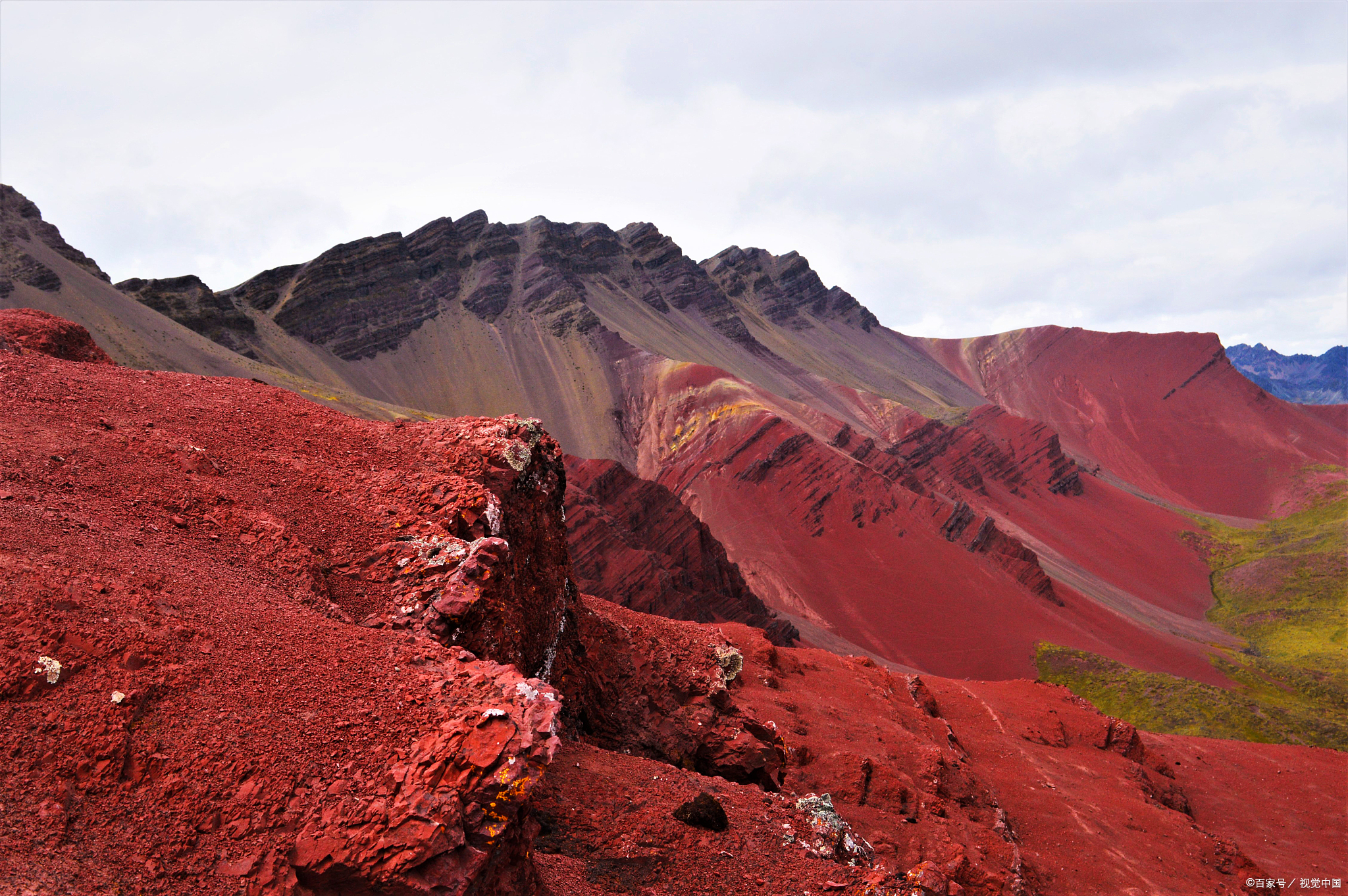 天山库车大峡谷,红色山岩徒步探险!