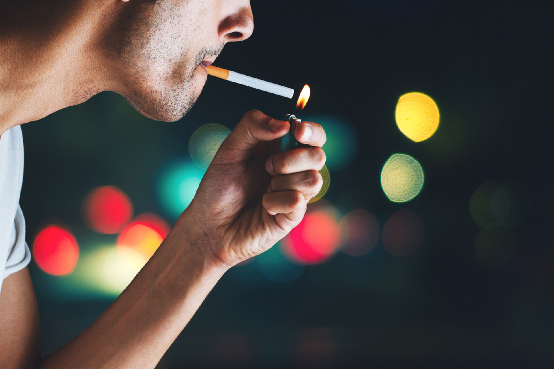 吸烟者,必伤肺,吸烟是导致肺癌的直接诱因之一.