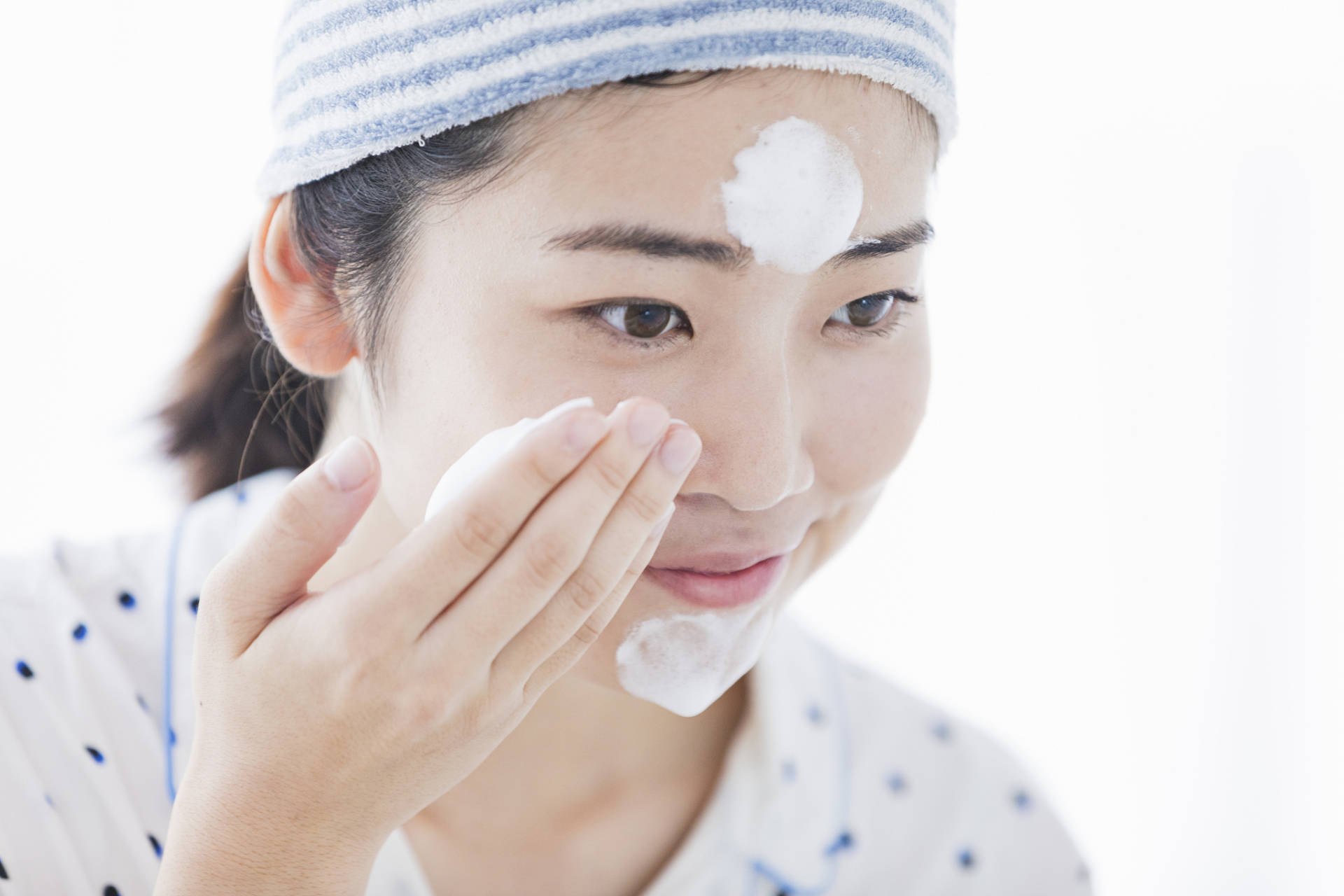 纯牛奶敷脸有美白效果吗	用纯牛奶敷脸是不会有太大的美白效果的,建议