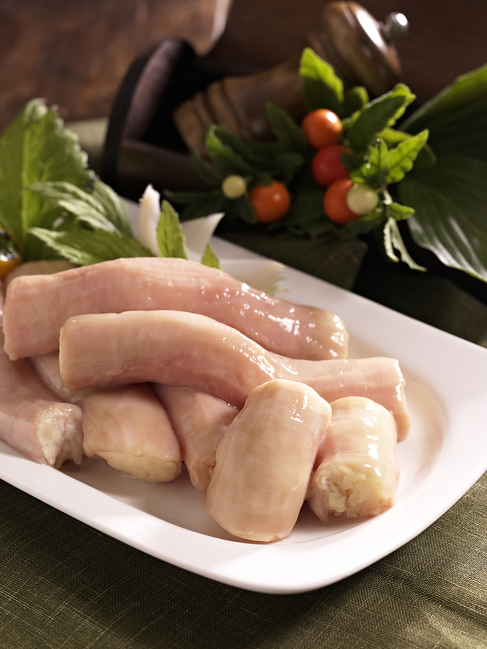 #牛鞭# 牛鞭是一种中草药材,被认为具有多种功效.首先,牛鞭具有补肾壮