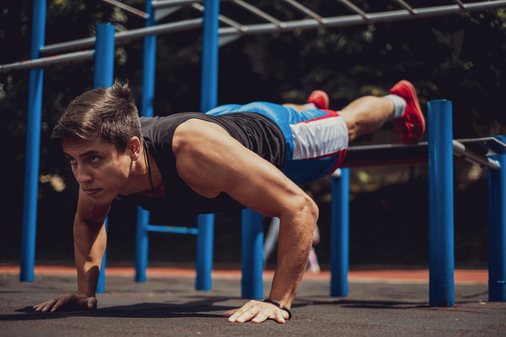 哪些运动适合增强肌肉力量?