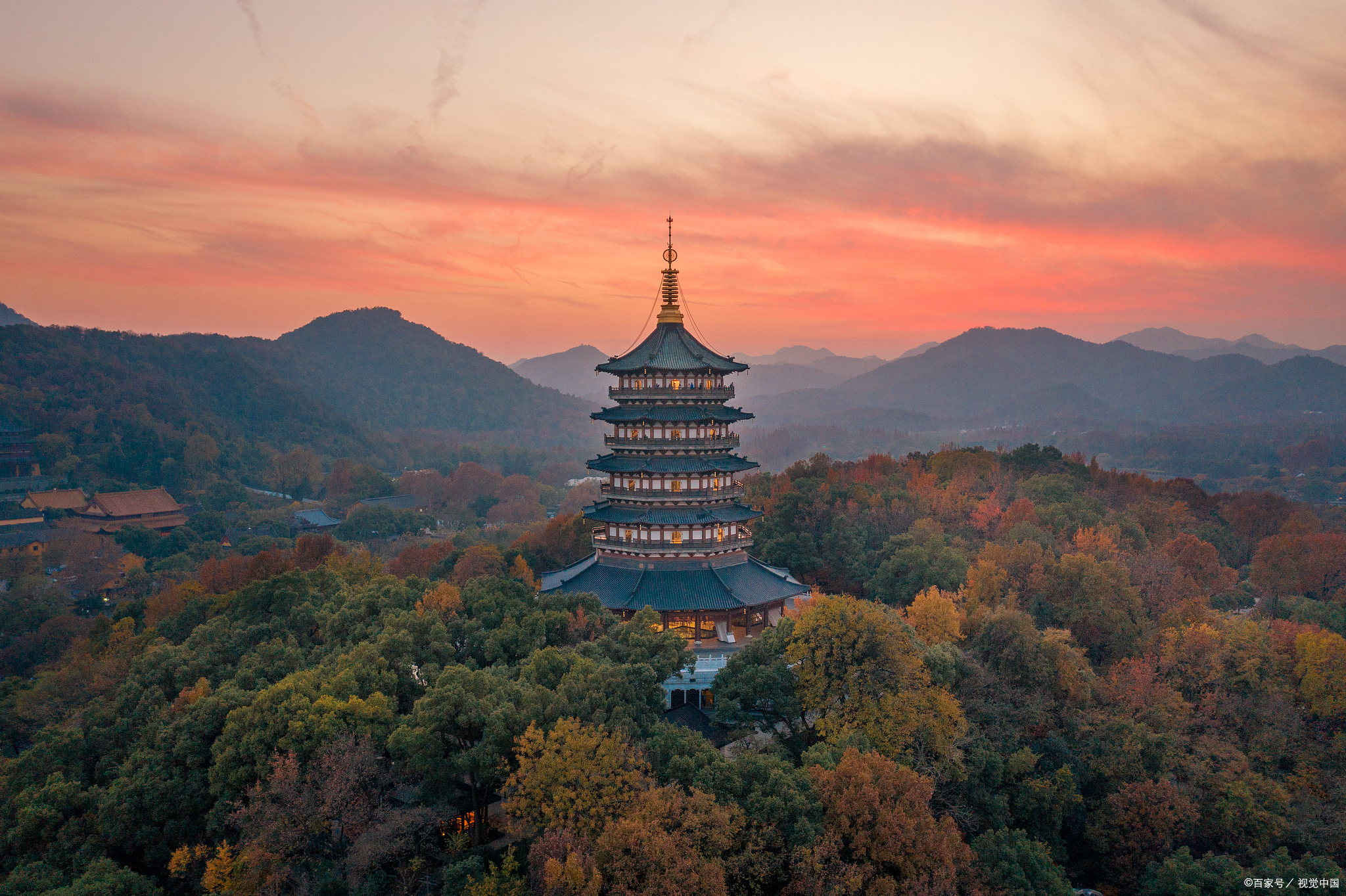 雷峰塔铜瓦图片