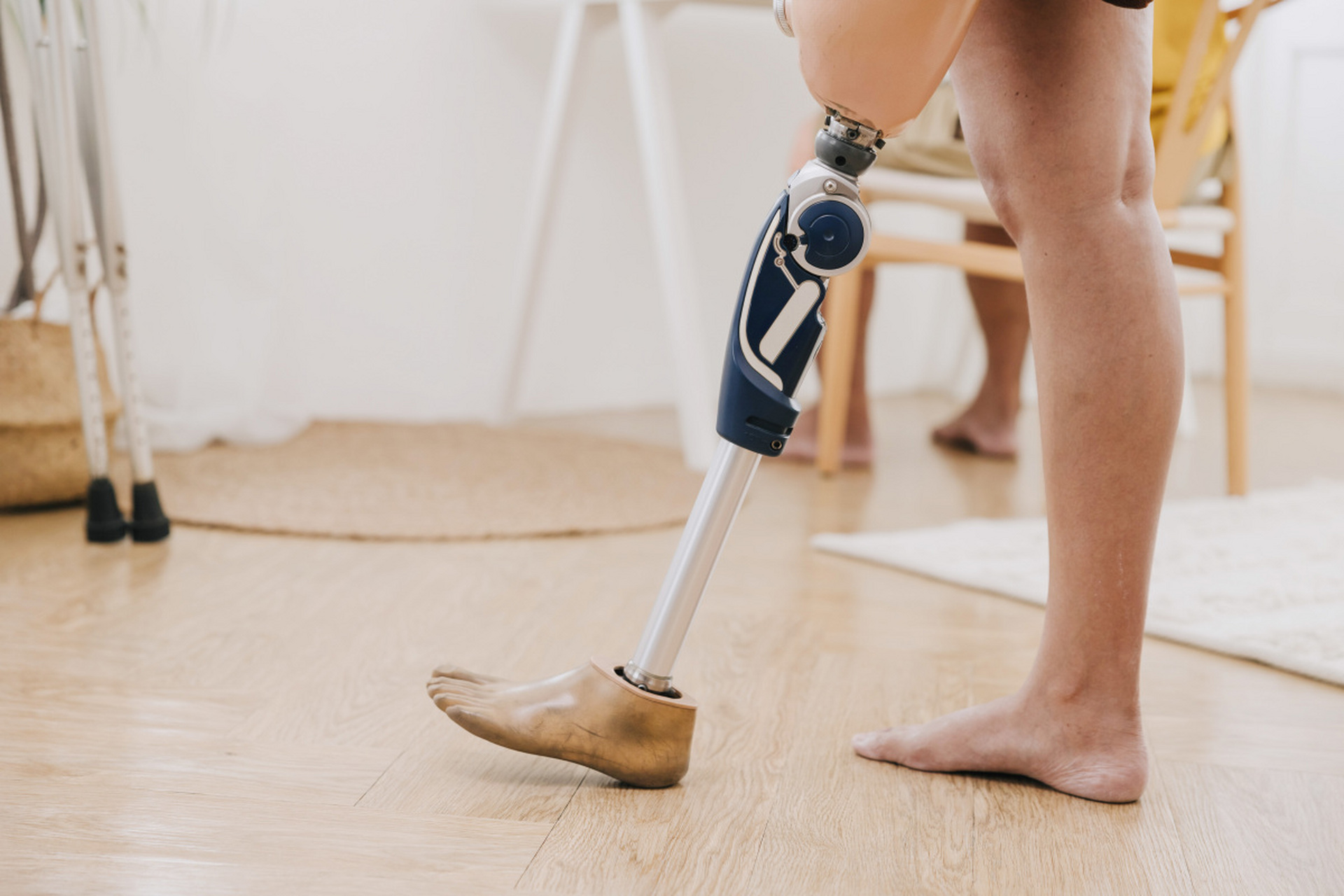 外骨骼(exoskeleton) 外骨骼是一种高度先进的假肢技术,利用机械结构