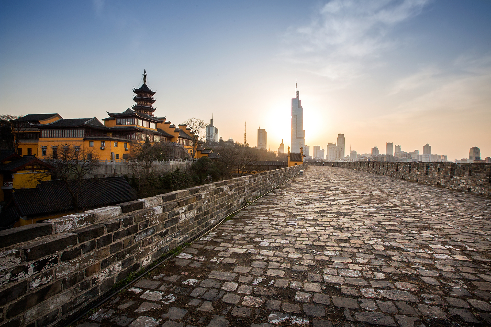 南京古城,建于明朝,前后历时21年.