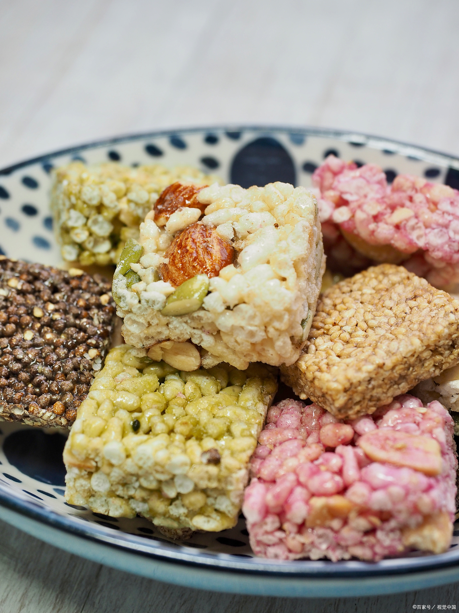 下面,我们就来详细介绍小米酥的做法及配方窍门