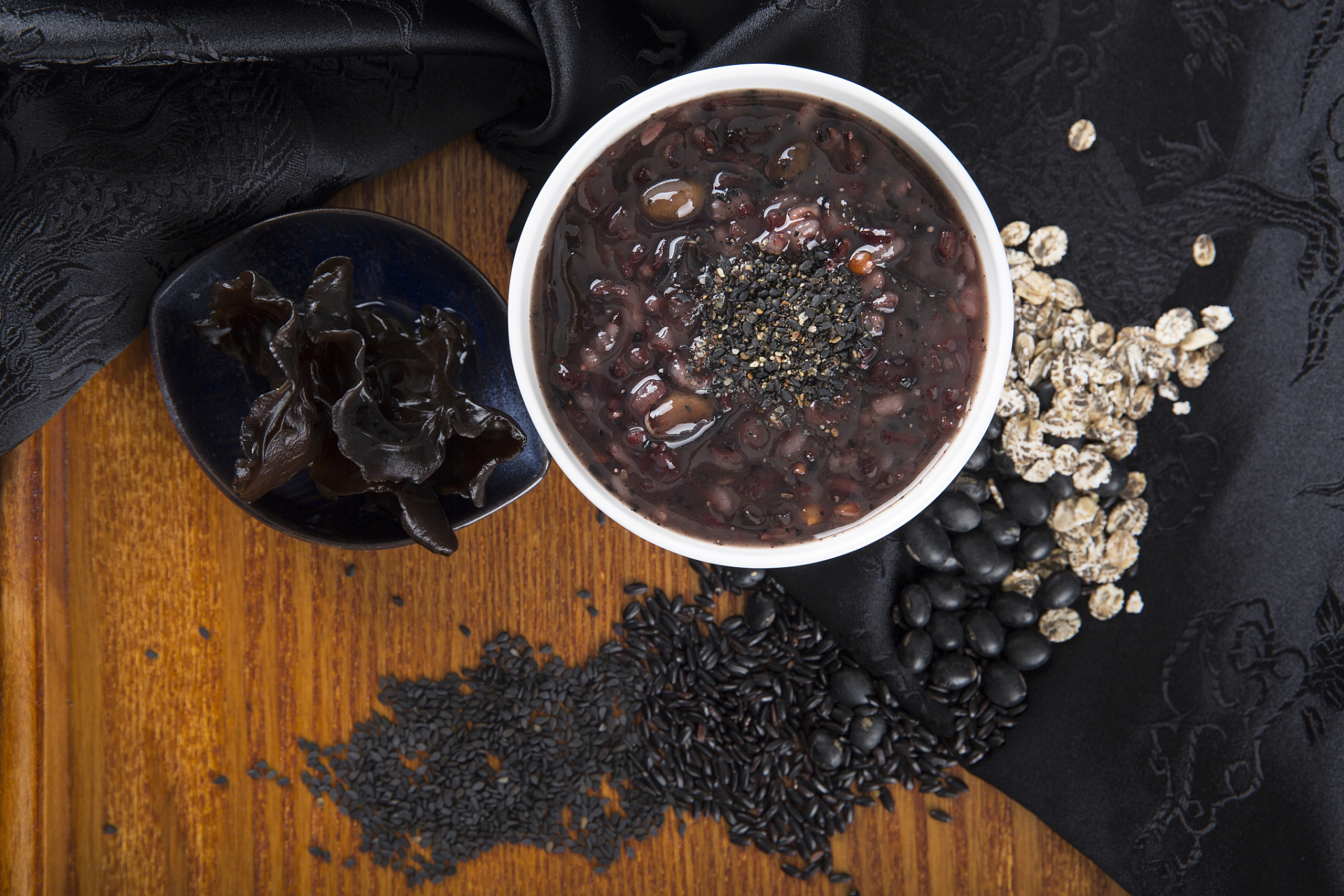 【养颜美食 - 红枣核桃黑芝麻糊02】红枣,核桃和黑芝麻富含丰富的