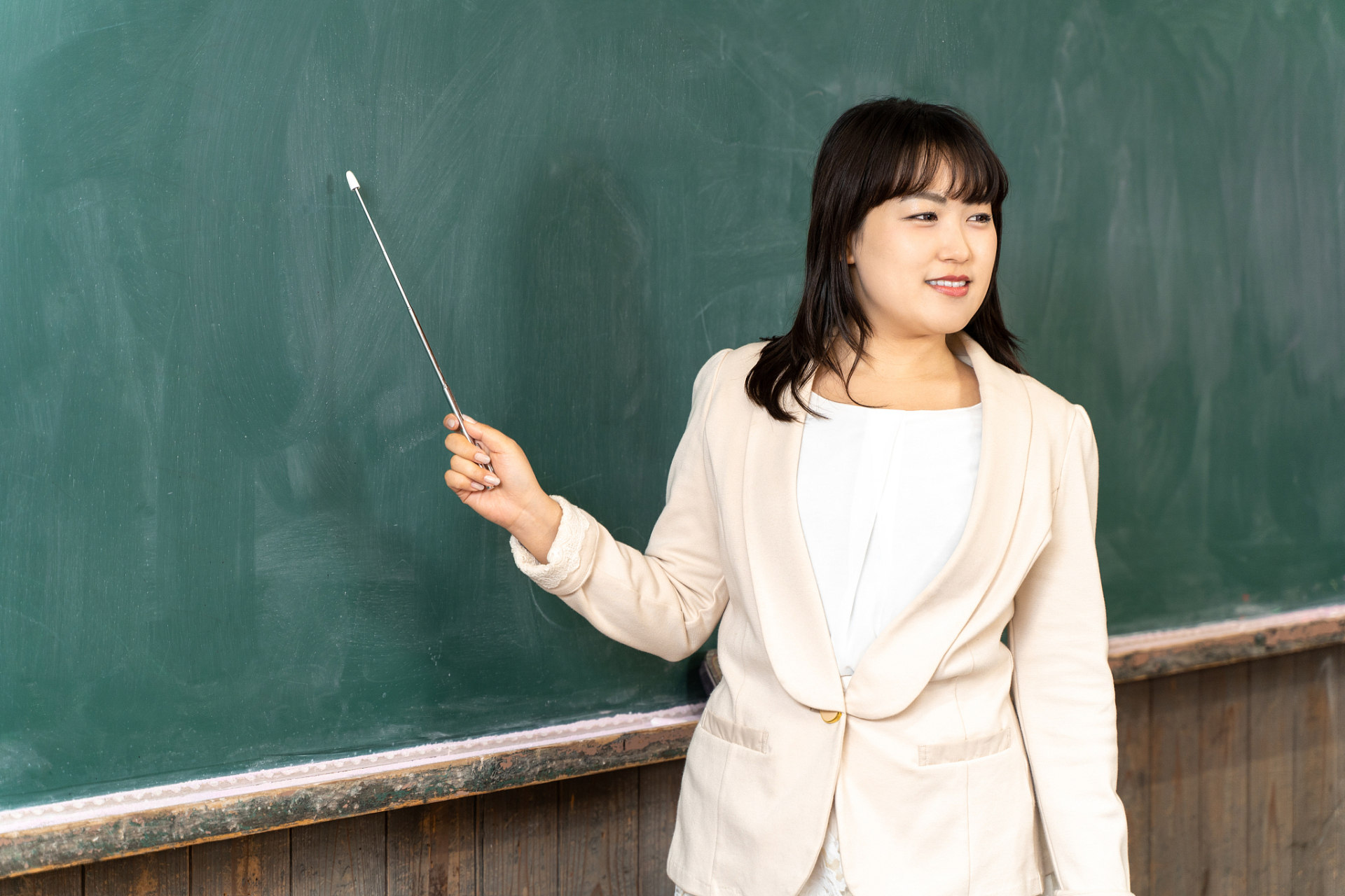 语文老师布置作业被举报  前段时间,广州天河一位初三语文教师被家长