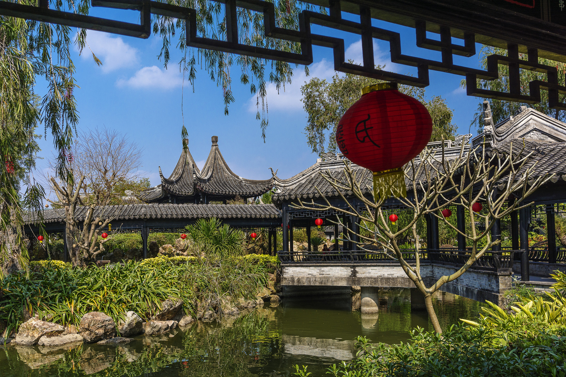 现在的詹园是一座文物博物馆,位于南区北台村,由詹园祝寿,岐江廊桥,詹