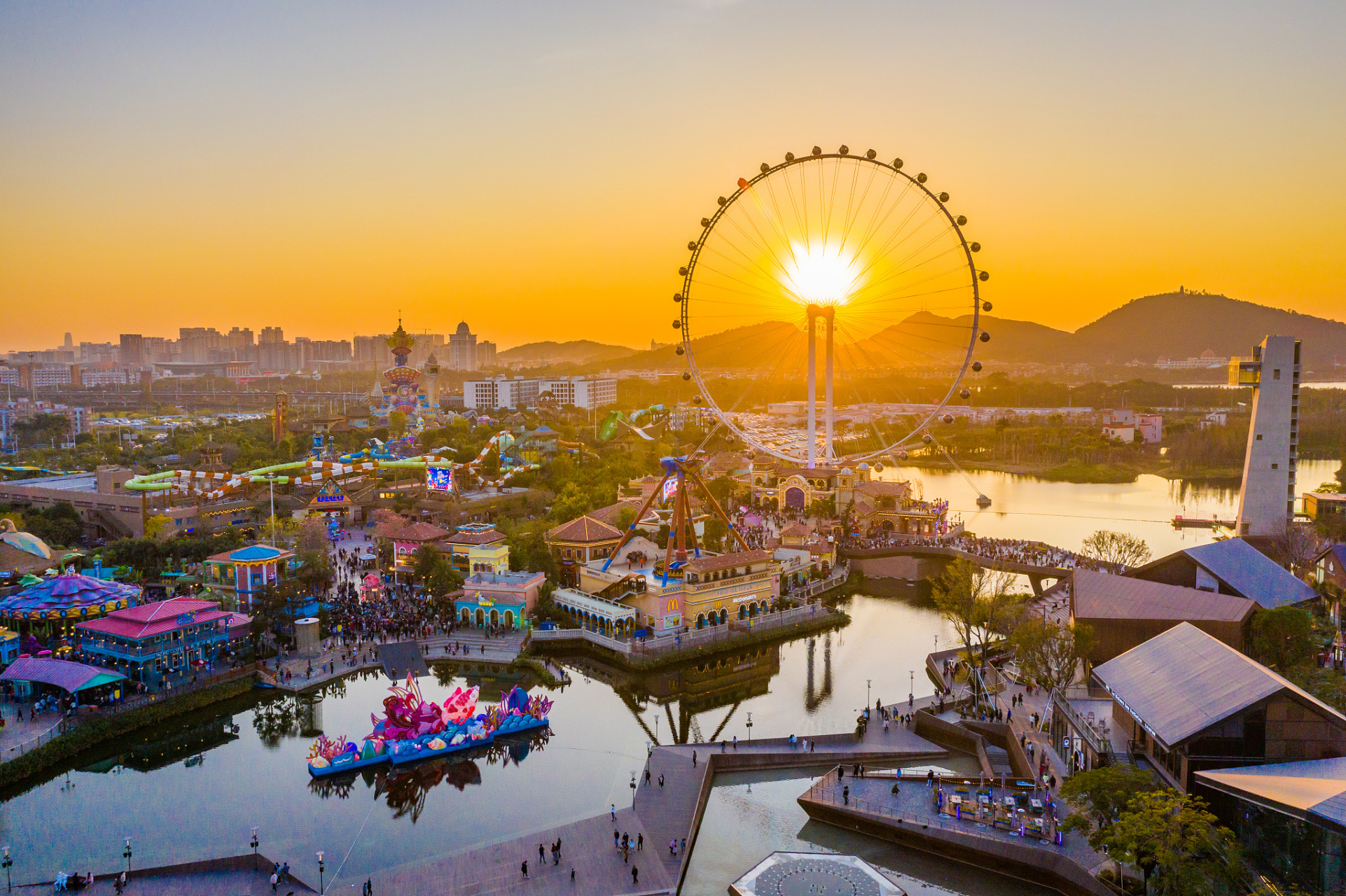 广东省深圳市盐田区梅沙街道的东部华侨城旅游度假区是深圳东部山区的