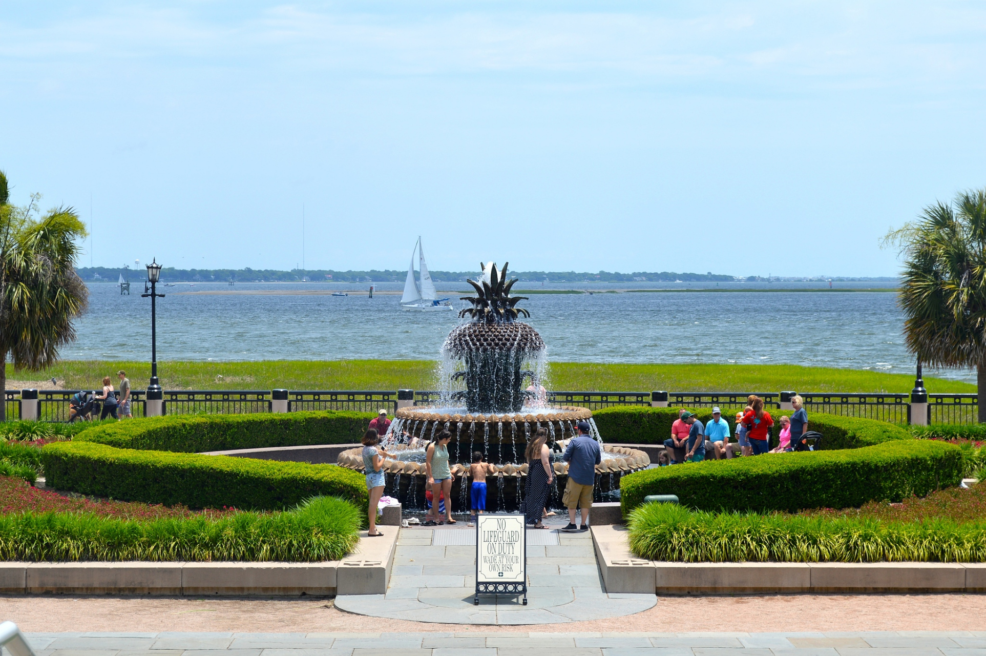 辽宁大连有一座公园,原名东海公园,现改名为海之韵公园.