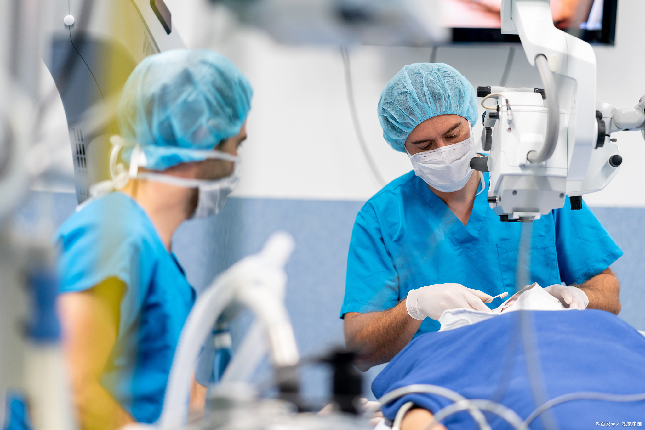 减少了因视力问题导致的误差,特别是在需要进行精细操作的外科手术