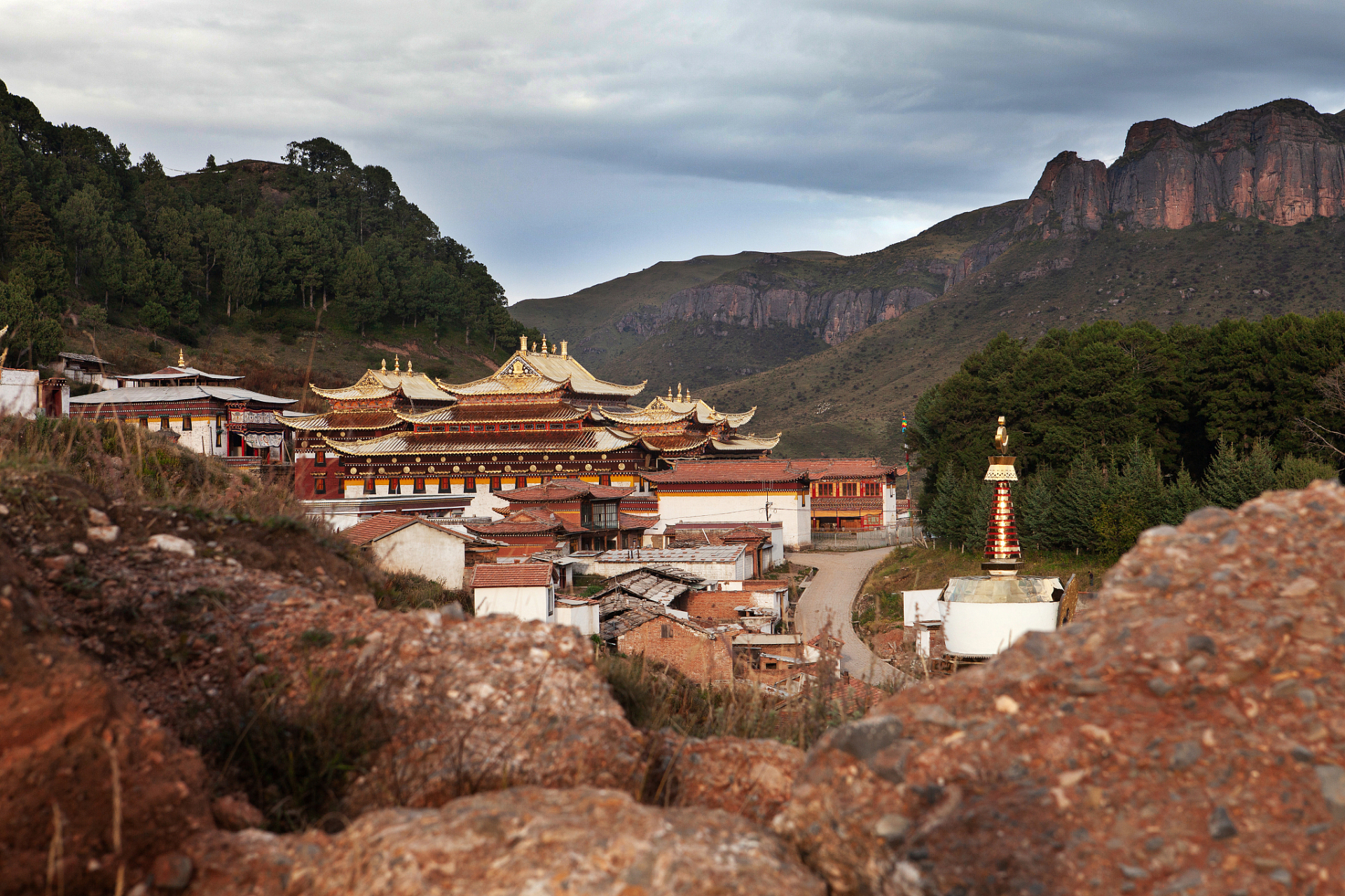 吉隆镇的帕巴寺是一个绝佳的选择!