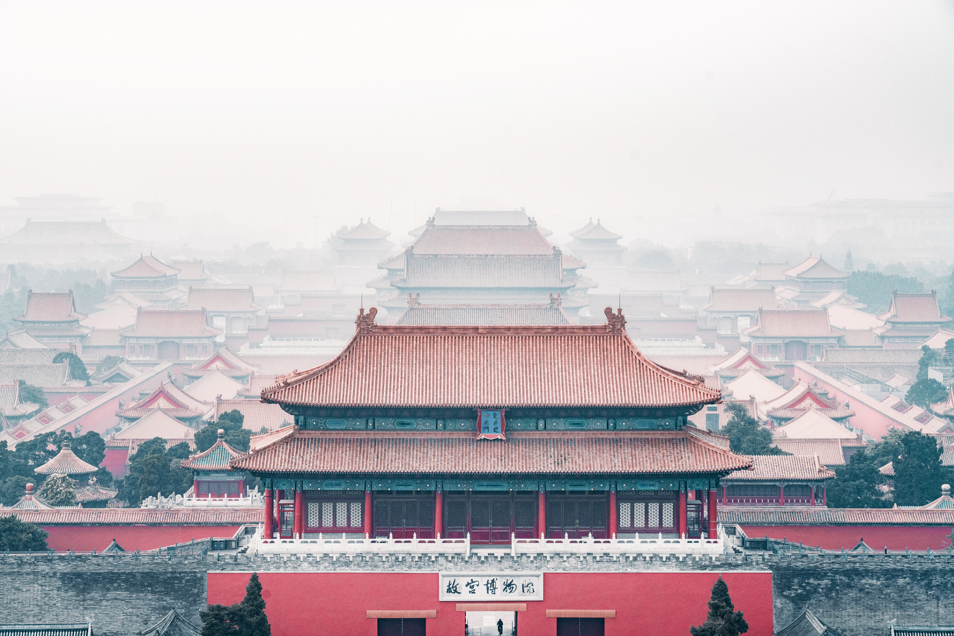 北京故宫是中国明清两代的皇家宫殿,以其宏伟壮丽的建筑和丰富的文化