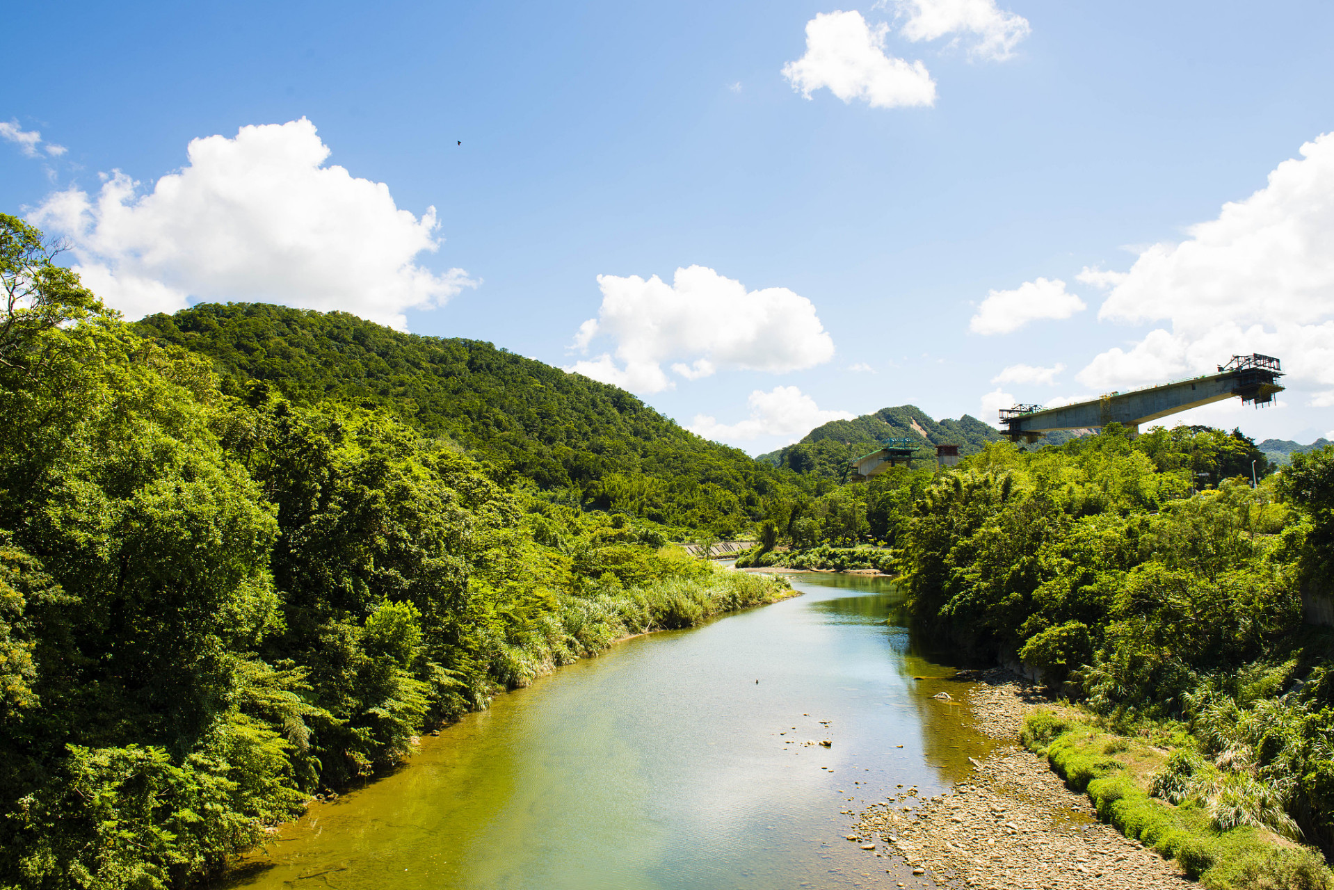 千岛湖森林氧吧景区虽然山不高,但却拥有着千岛湖地区独特的清新空气