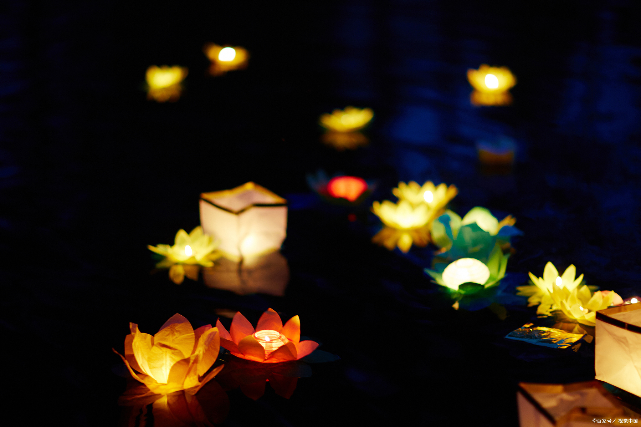 中元节的由来  中元节,又称盂兰盆节或鬼节,是中国传统的一个重要节日