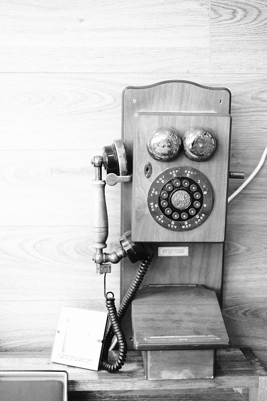 电话的发明是19世纪末的一项重大技术创新,由苏格兰