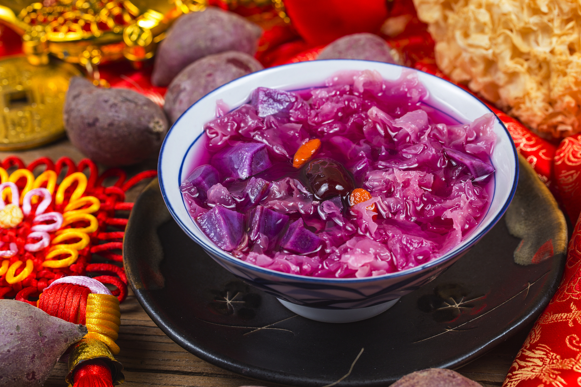 赶紧试试吧![原文:香糯紫薯银耳汤,让你美容.