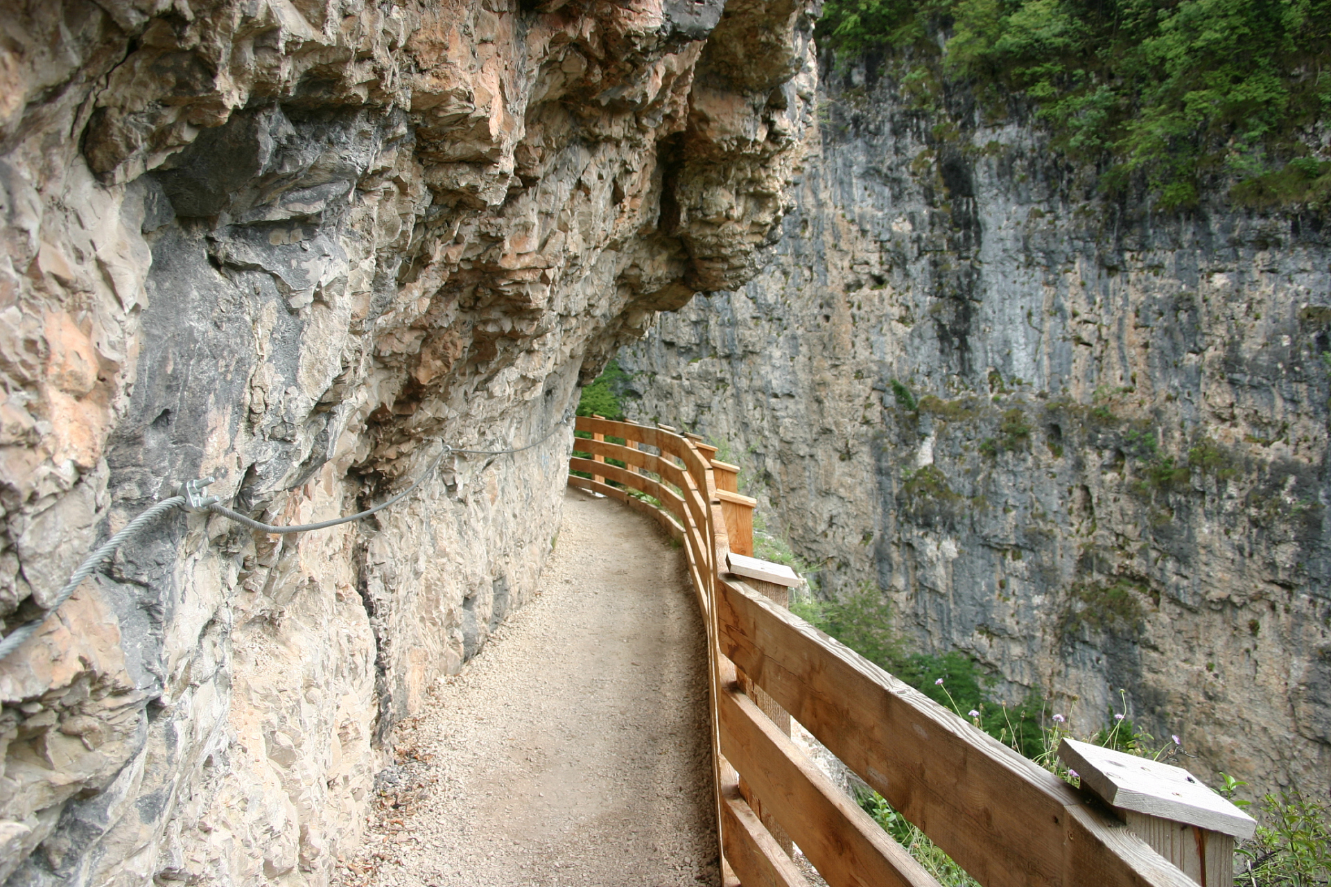 石门栈道风景区,汉中著名的景点,褒谷口,石门水库,美景与文物并存.