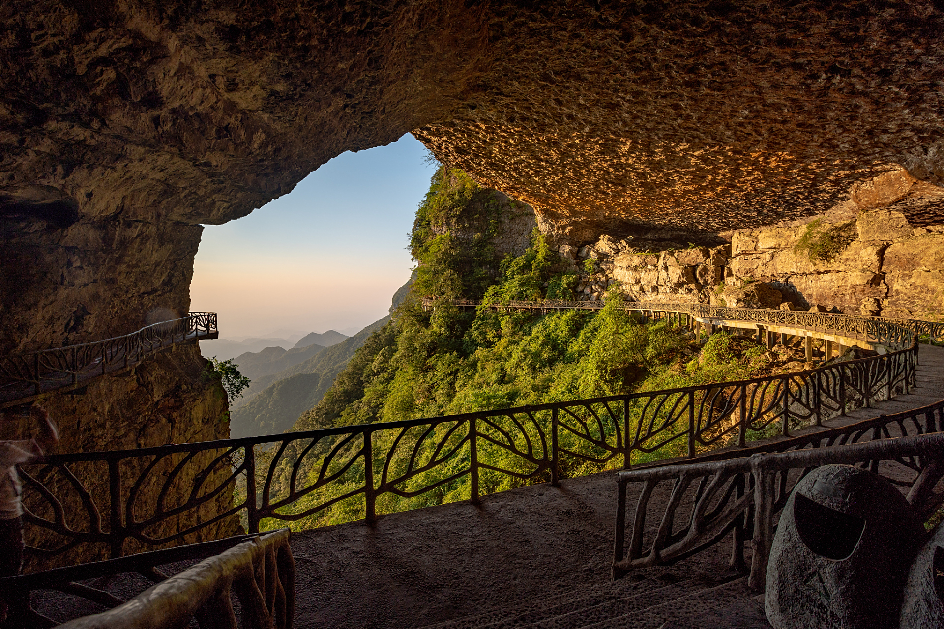 金佛山是世界自然遗产,国家5a级旅游景区,国家级风景名胜区,国家森林