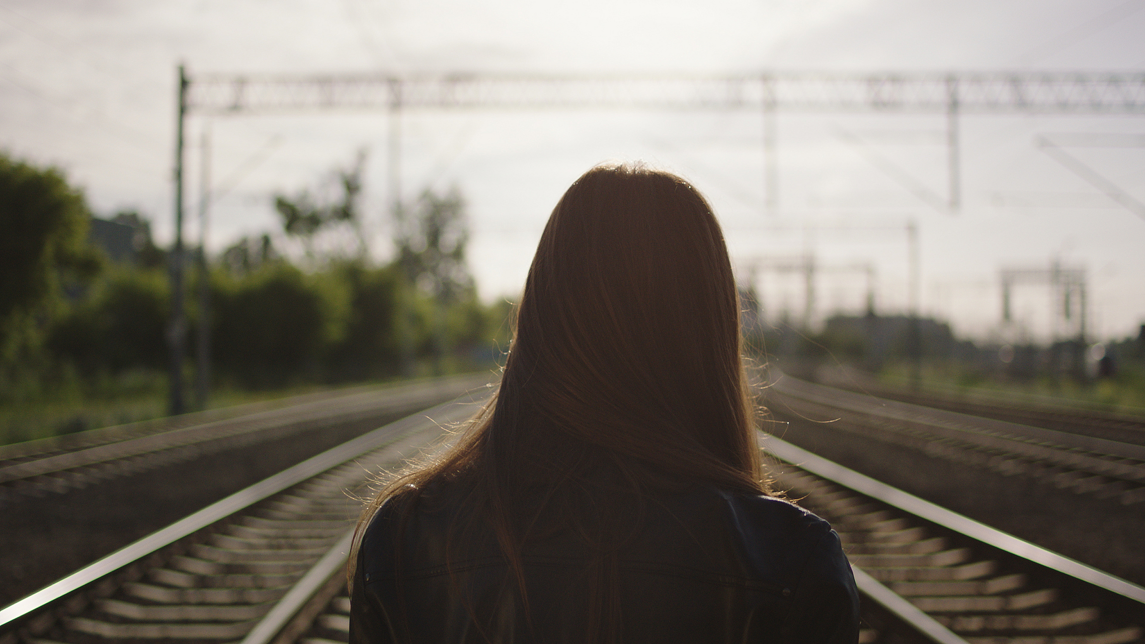 外出漂泊的人开始告别家乡,再次踏上征程