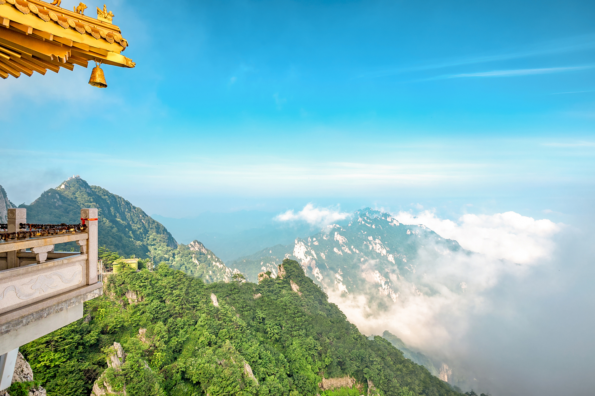 老君山,地处中国河南省洛阳市栾川县,是道教的圣地和精神文化的重要